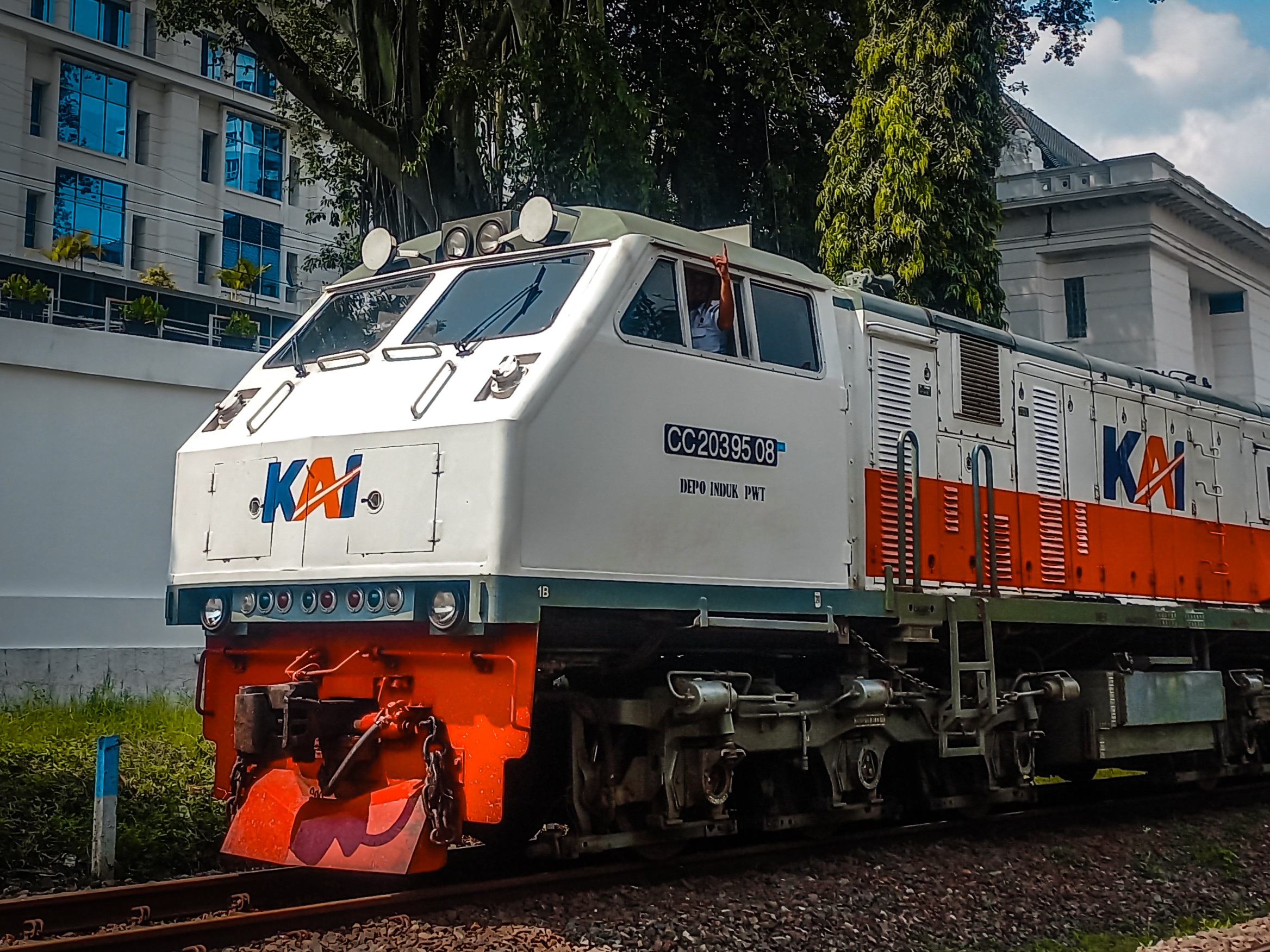 sapaan ramah dari asisten masinis