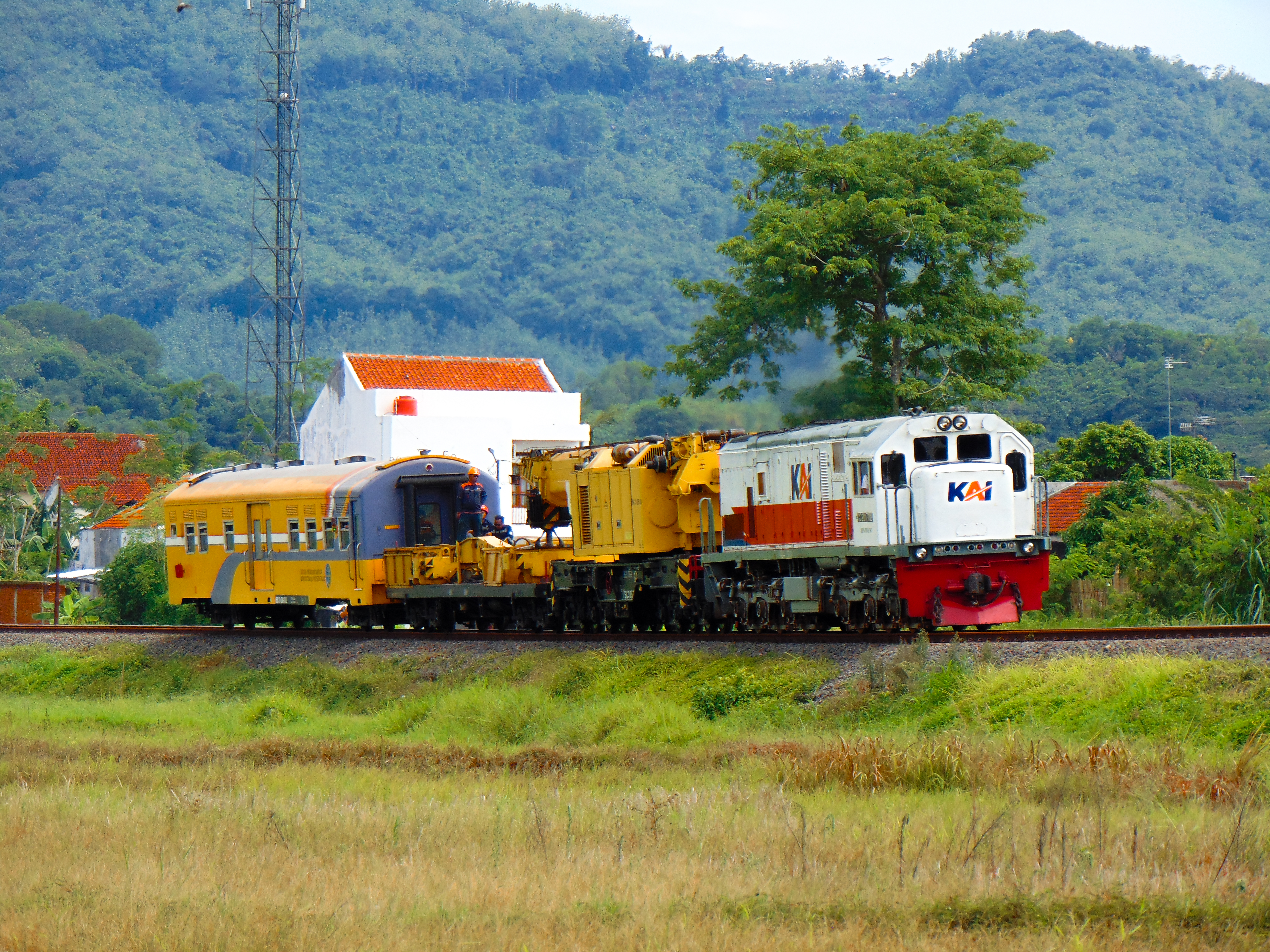 Kereta api yang berdinas saat ada peristiwa luar biasa