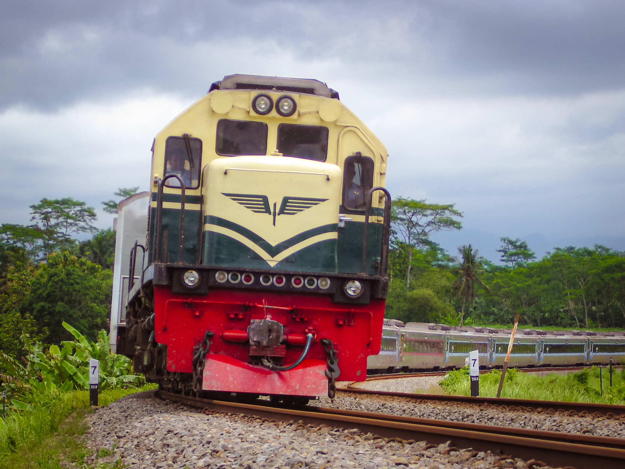 Detik-Detik Tatapan Tajam dari Wak Haji Jember