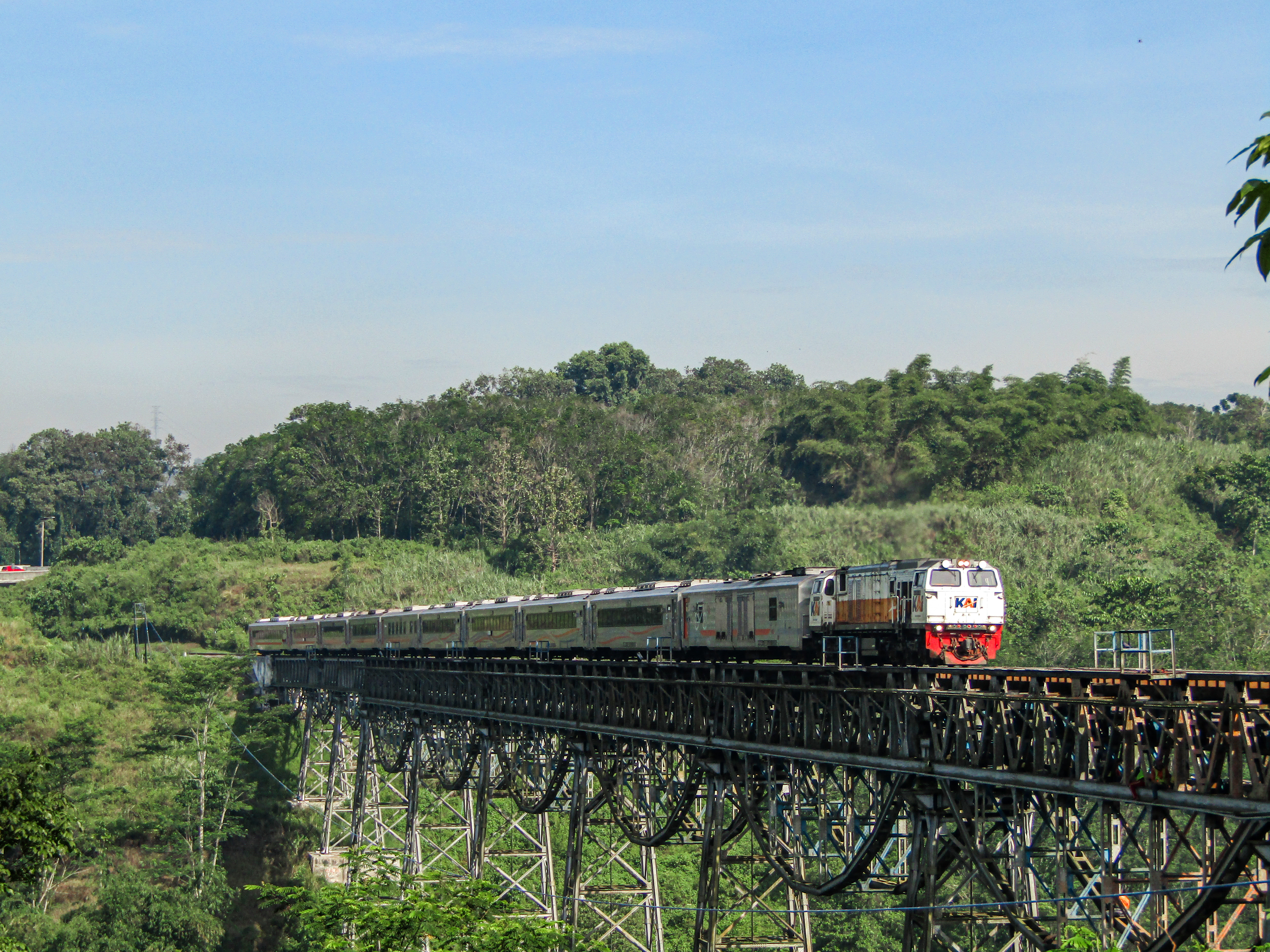 KA Harina Malam datang kesiangan