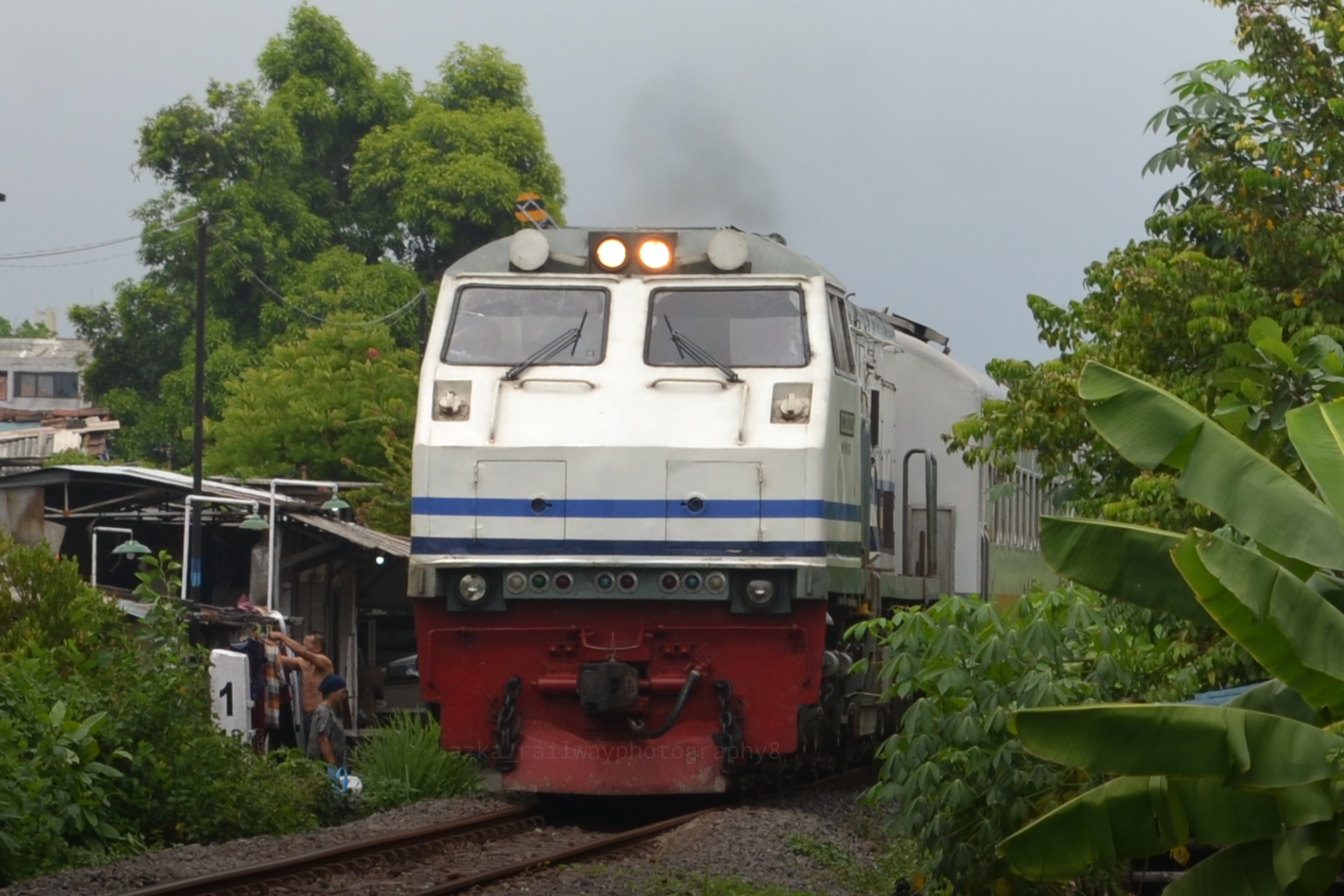 Commuter Line Penataran Berangkat Dari Stasiun Gedangan