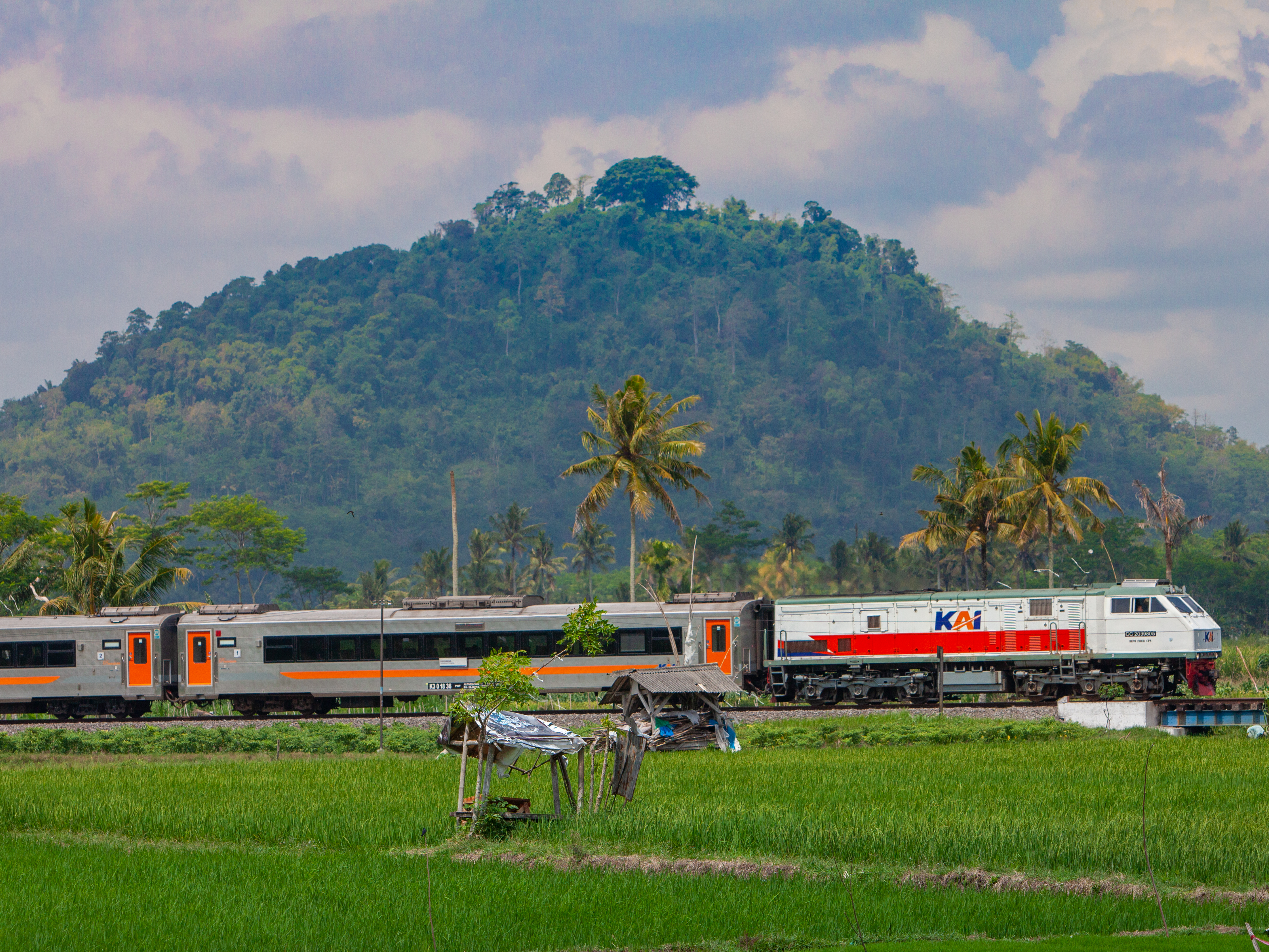 Keindahan Rute KA Logawa