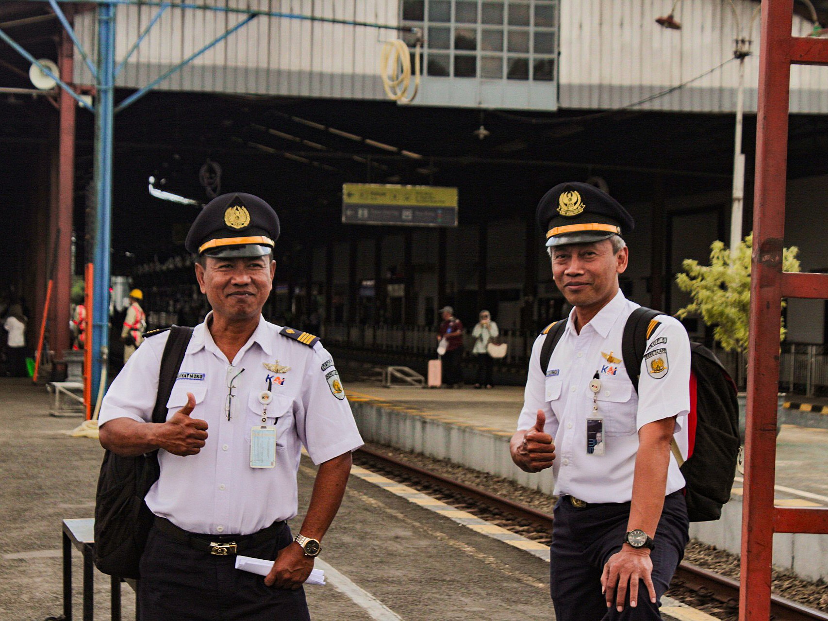 Raga Tua Jiwa Muda, Setia Mengantar Penumpang
