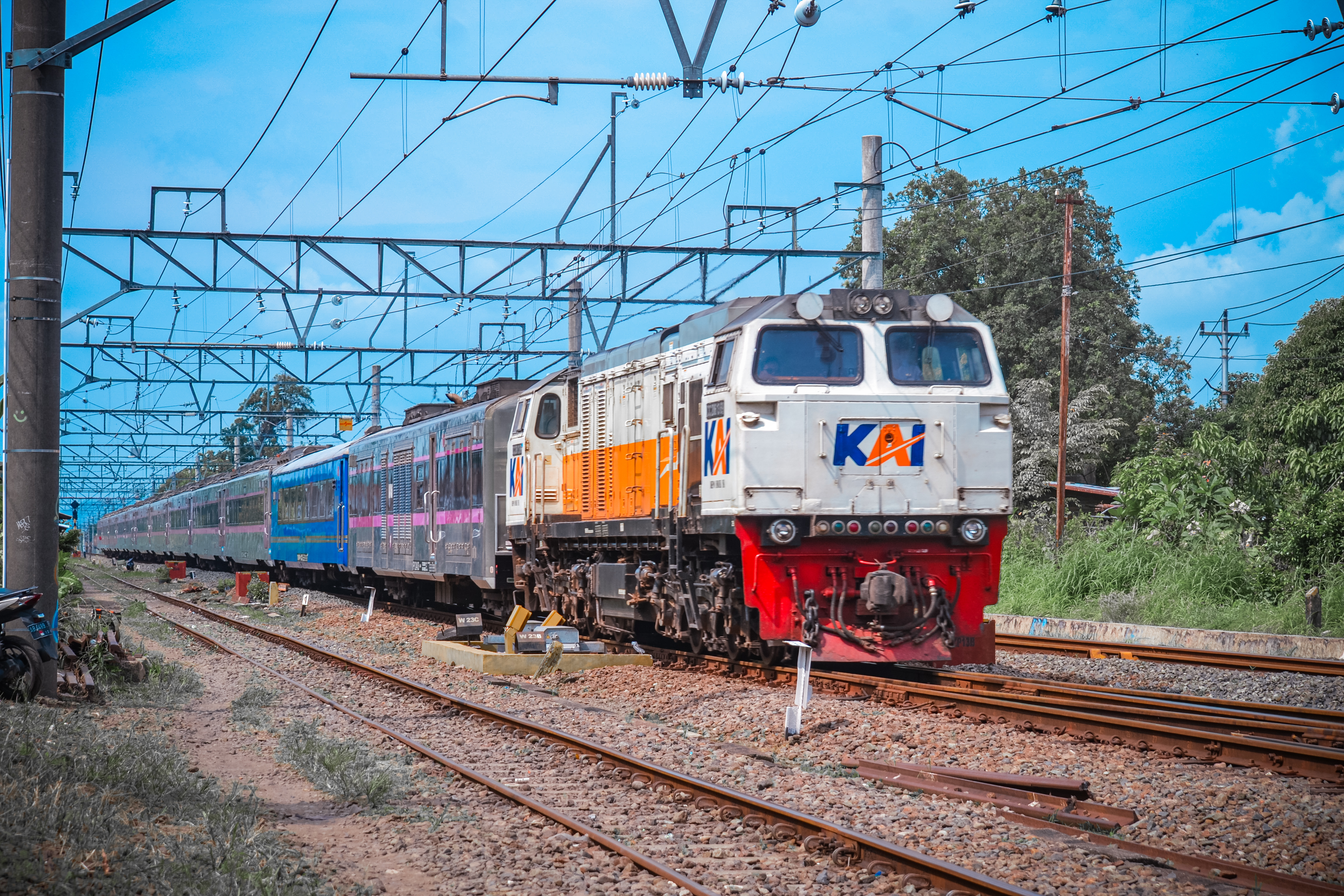 Kereta Argo Semeru Masuk Stasiun Lempuyangan