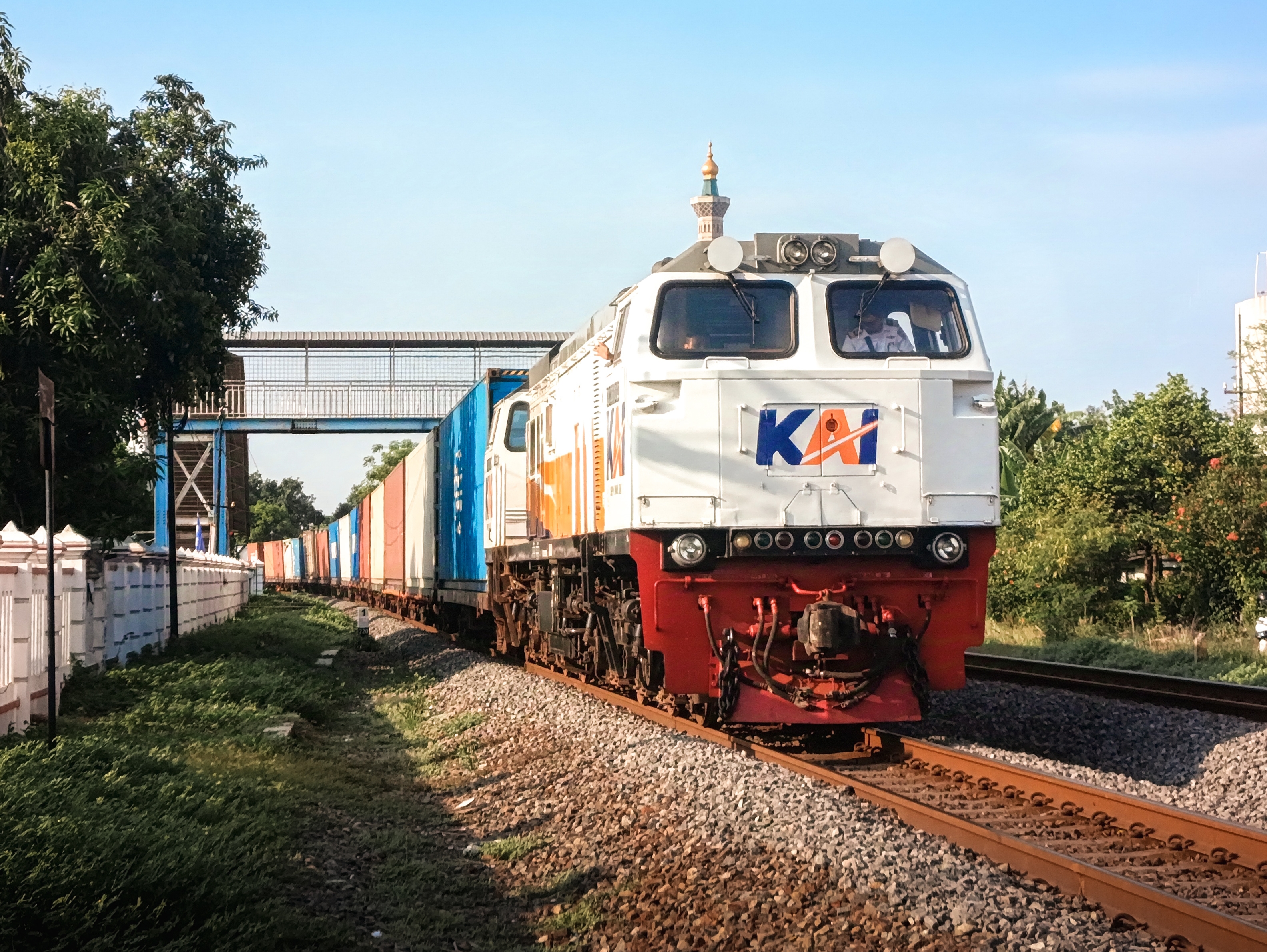 KA Angkutan Petikemas, Salah Satu Tulang Punggung Logistik di Pulau Jawa