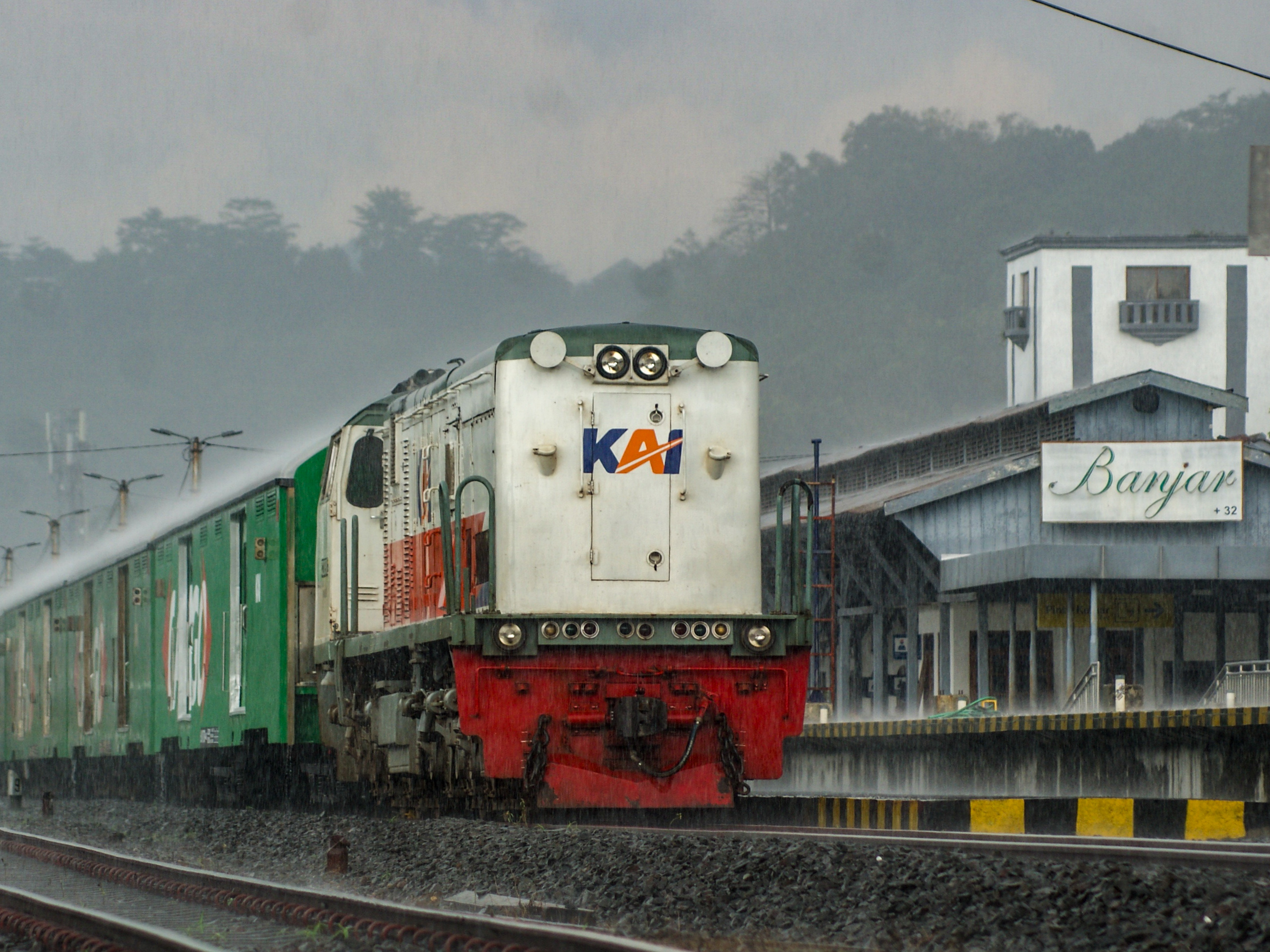 Guyuran hujan tak mematahkan semangat