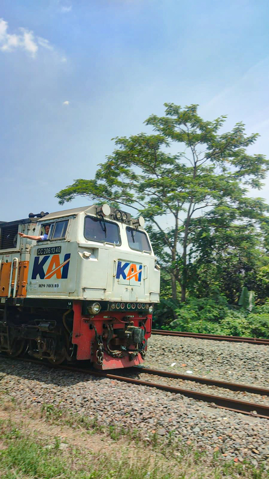 Kereta Parahyangan falkutatif