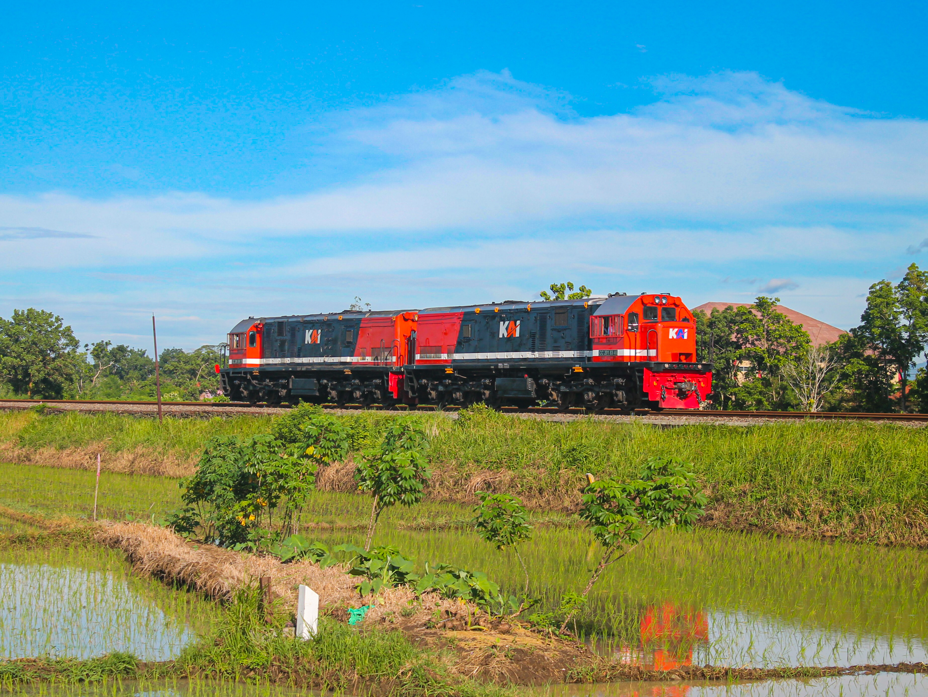 Pengiriman Lokomotif Merah-Biru dari Sumatera kloter ke-2