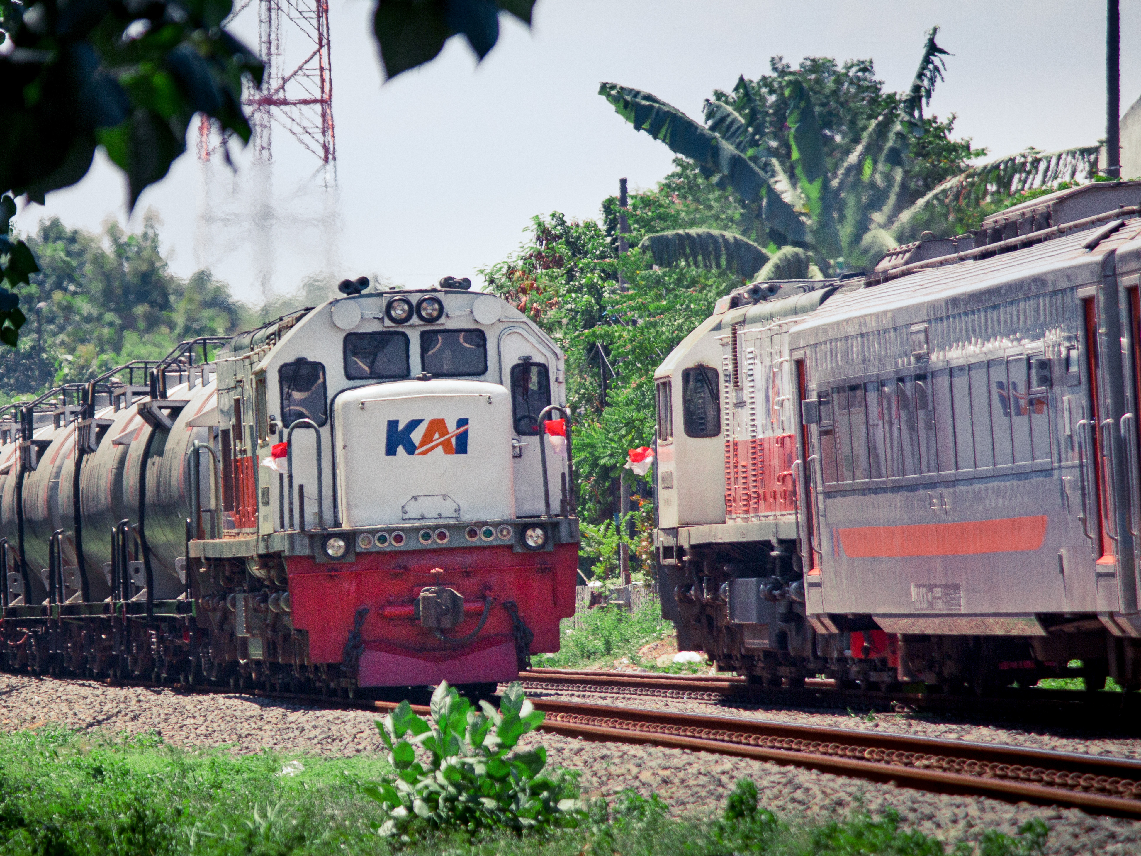 Bertemunya KA Logawa dengan KA Ketel