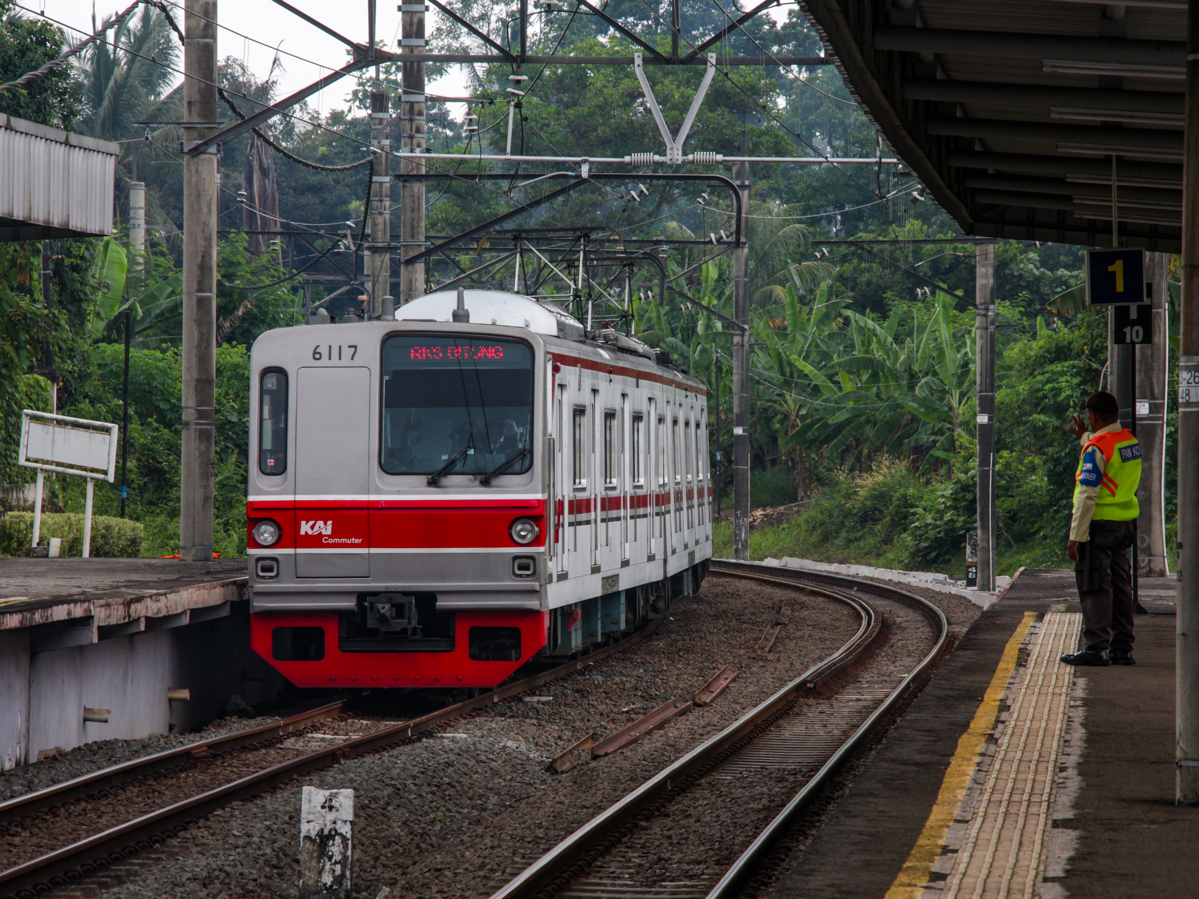 Ritme Besi dan Salam Manusia