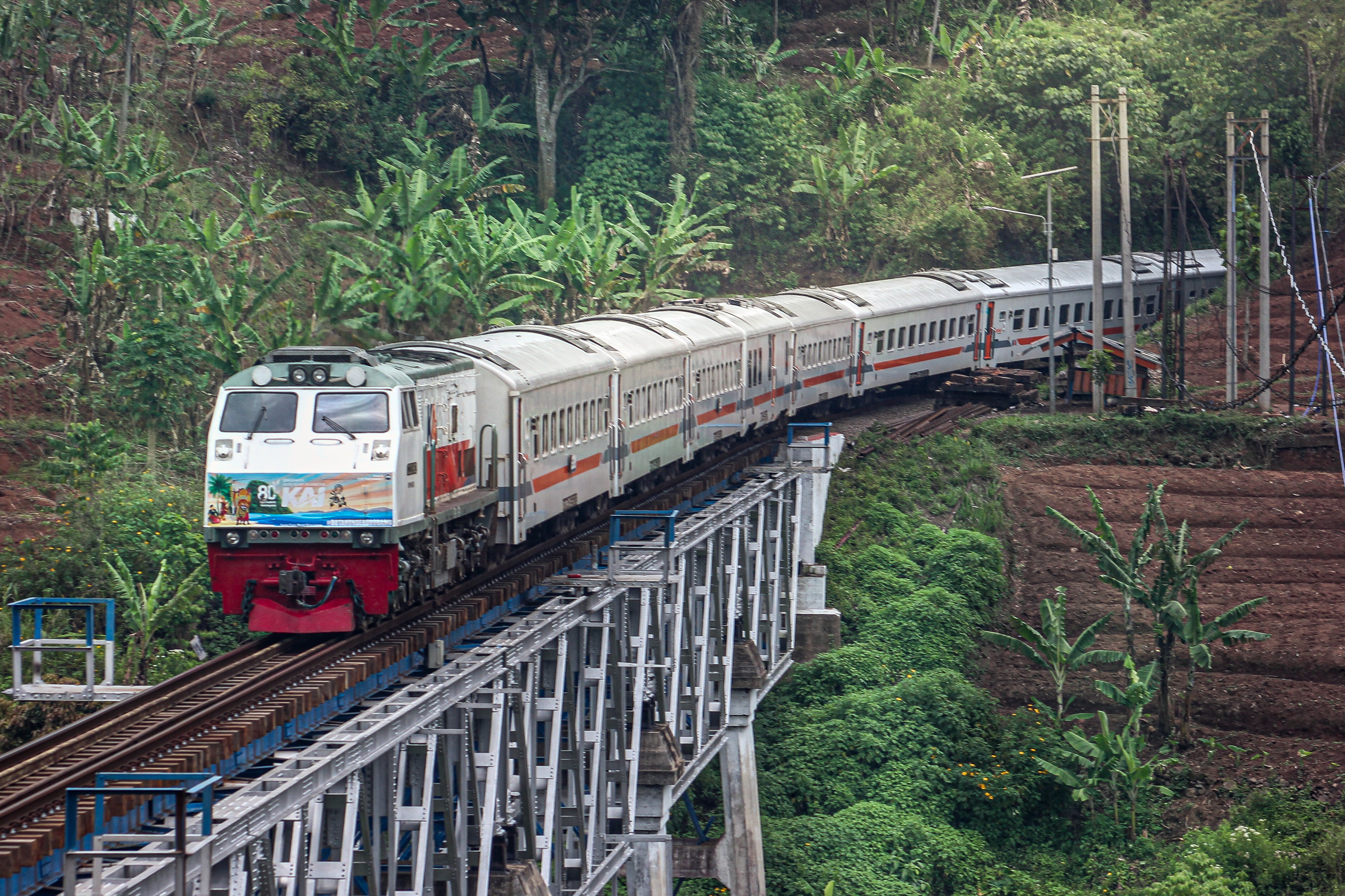 KA PASUNDAN DI JEMBATAN CITIIS