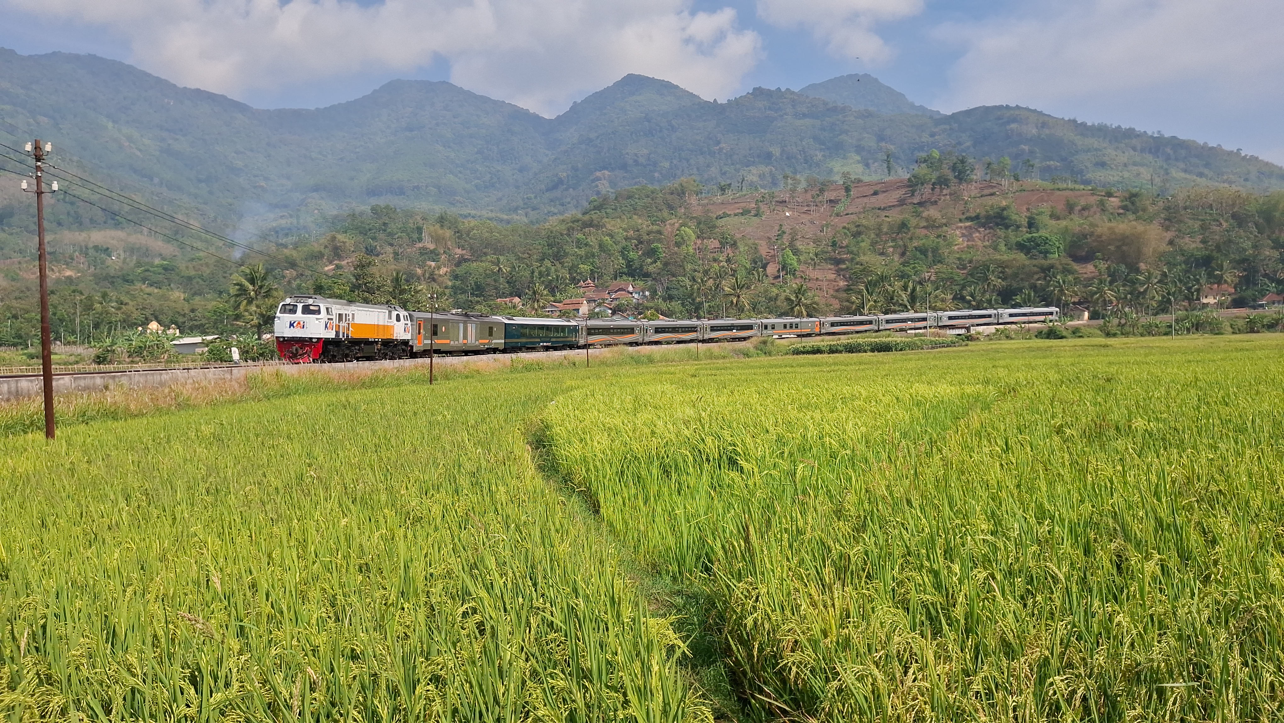 Argo wilis tujuan Surabaya Gubeng melintas tiber Kadungora