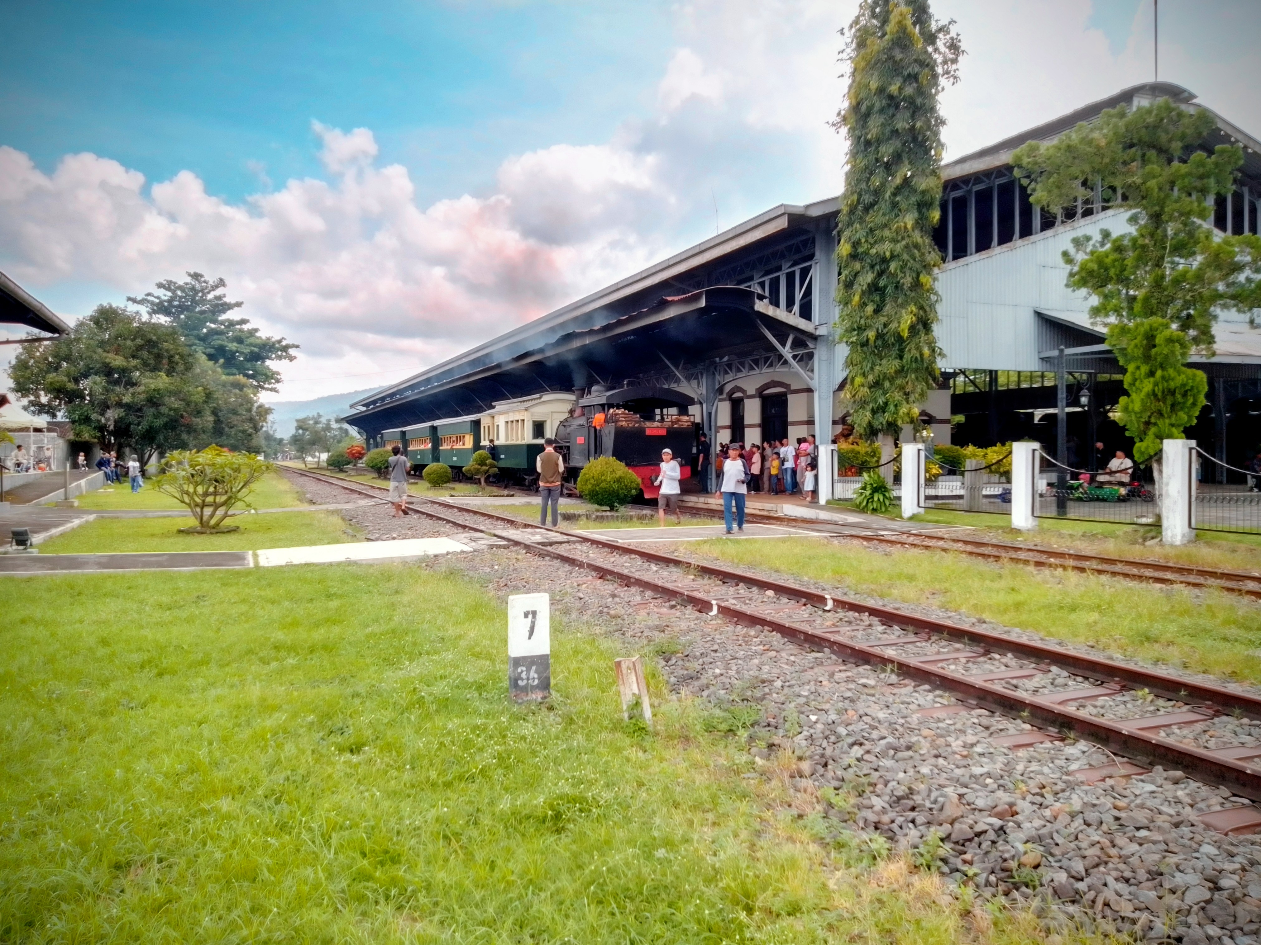 KA Wisata Ambarawa di Stasiun Ambarawa