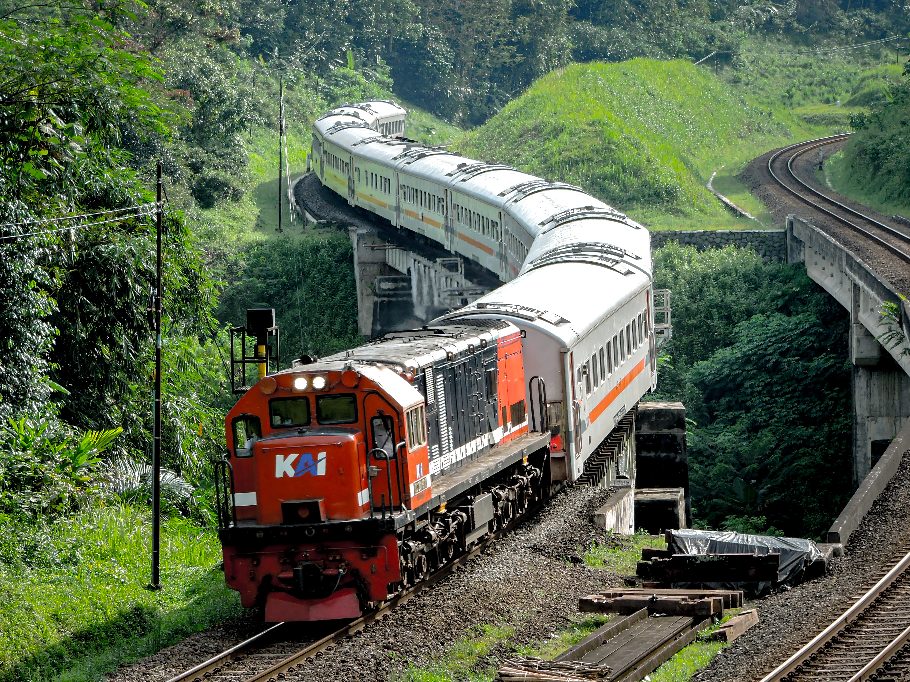 Kereta Api Kamandaka di Tumiyang
