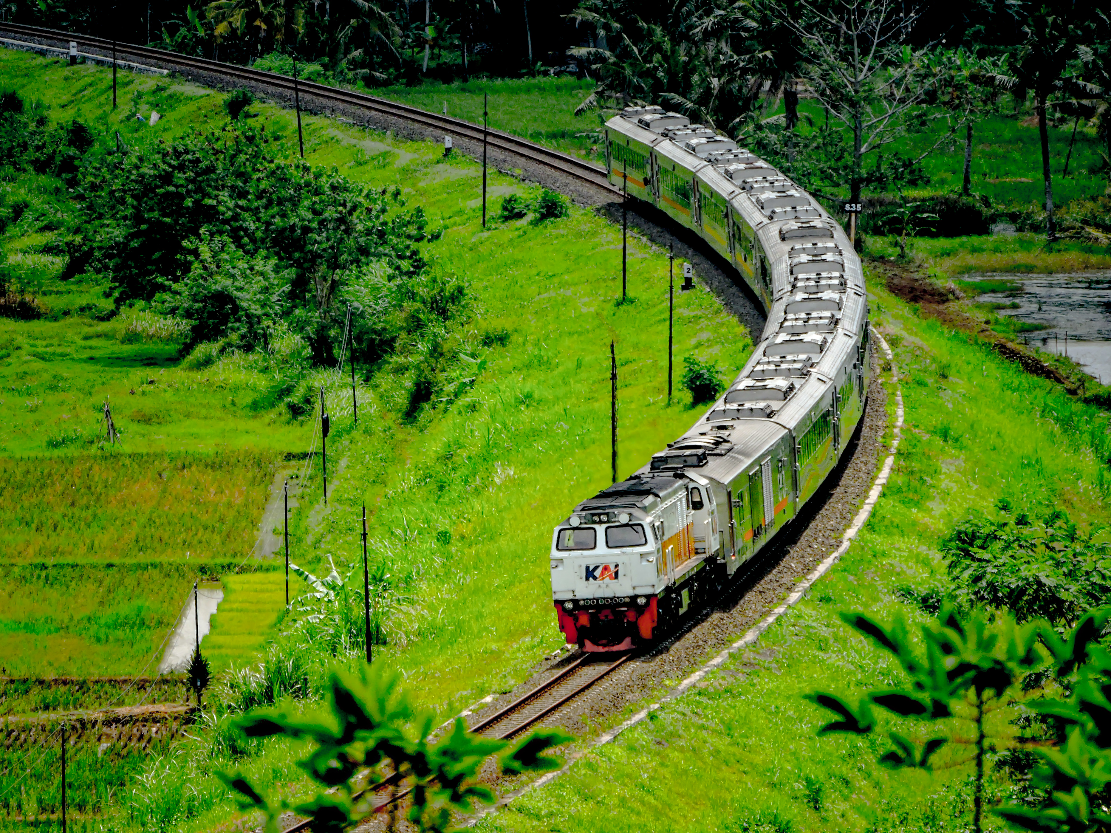 Kereta Malabar Bermanuver sangat Indah