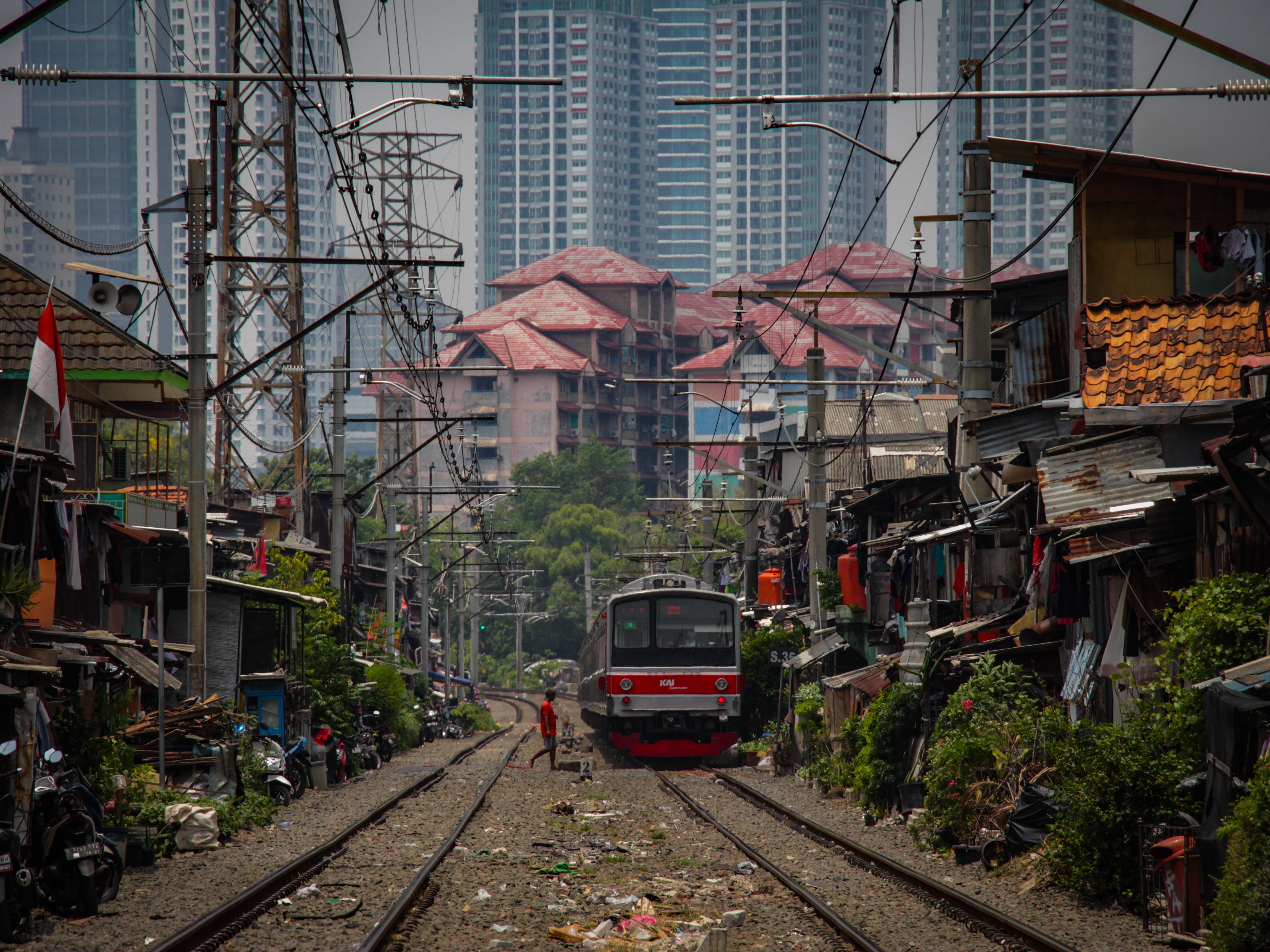 Dari Pinggir Rel, Kami Melihat Dunia