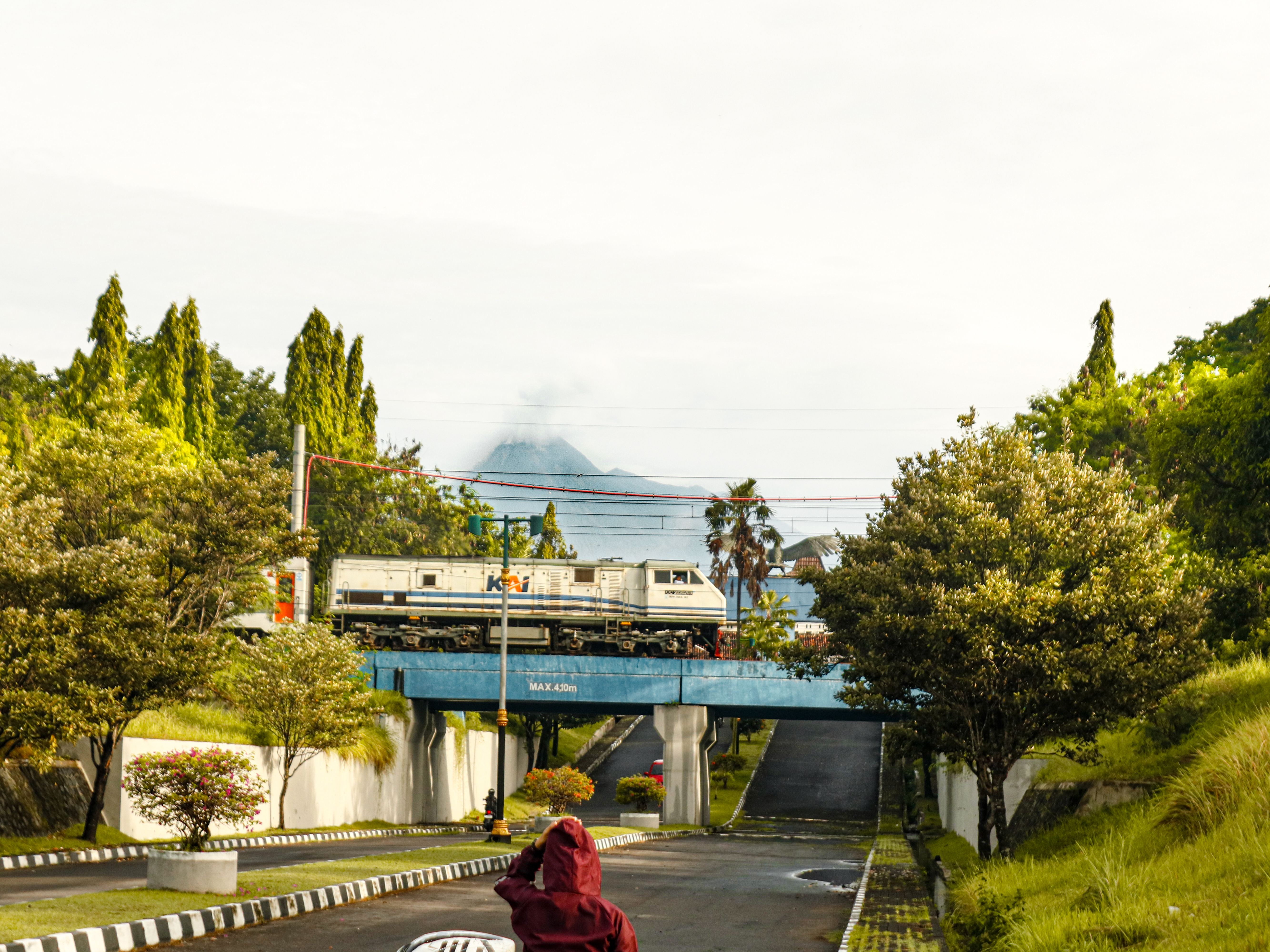 Blue train, blue Mountain