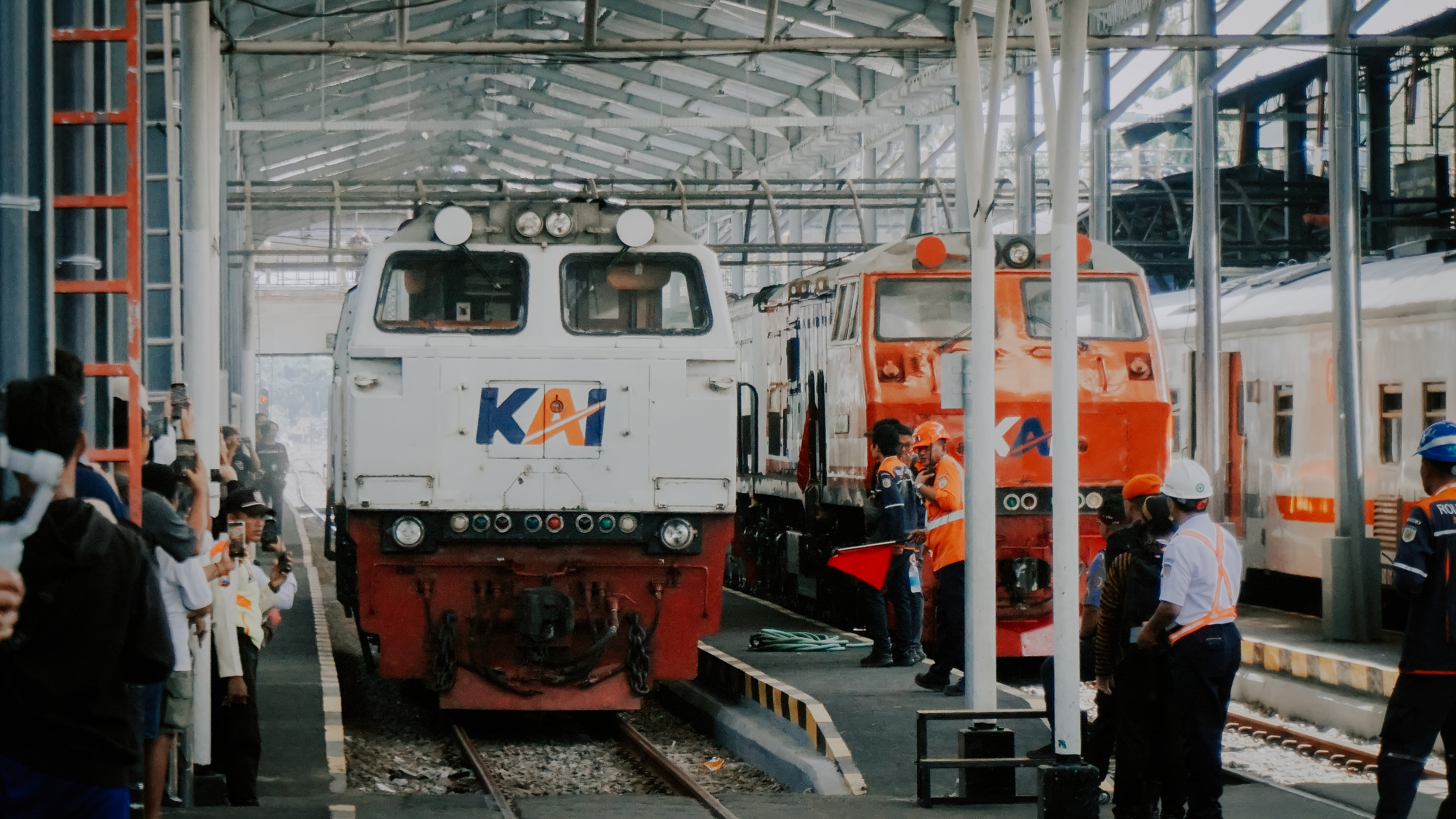 Langsiran Lokomotif KA Ranggajati & Langsiran lokomotif KLB Parade Livery Rekor MURI 2025