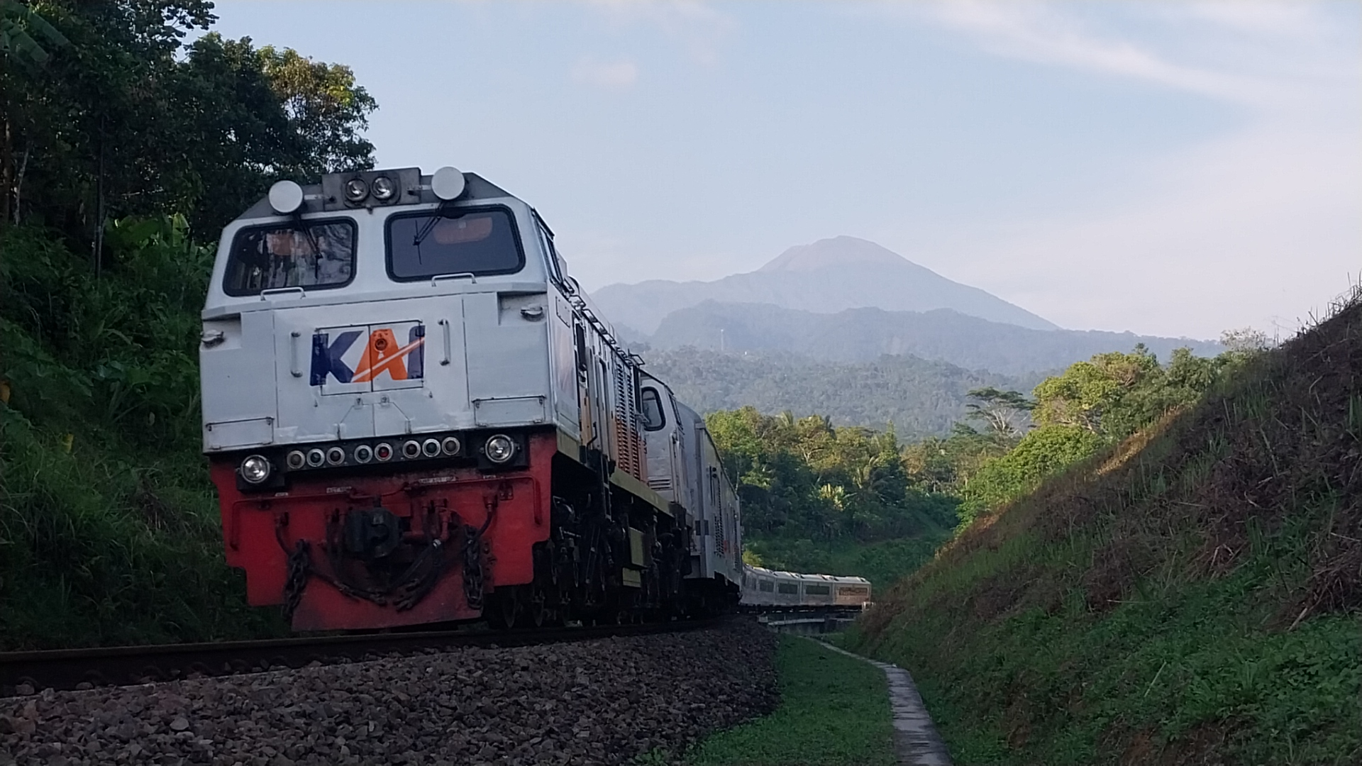 Purwojaya meliuk di kaki Gunung Slamet