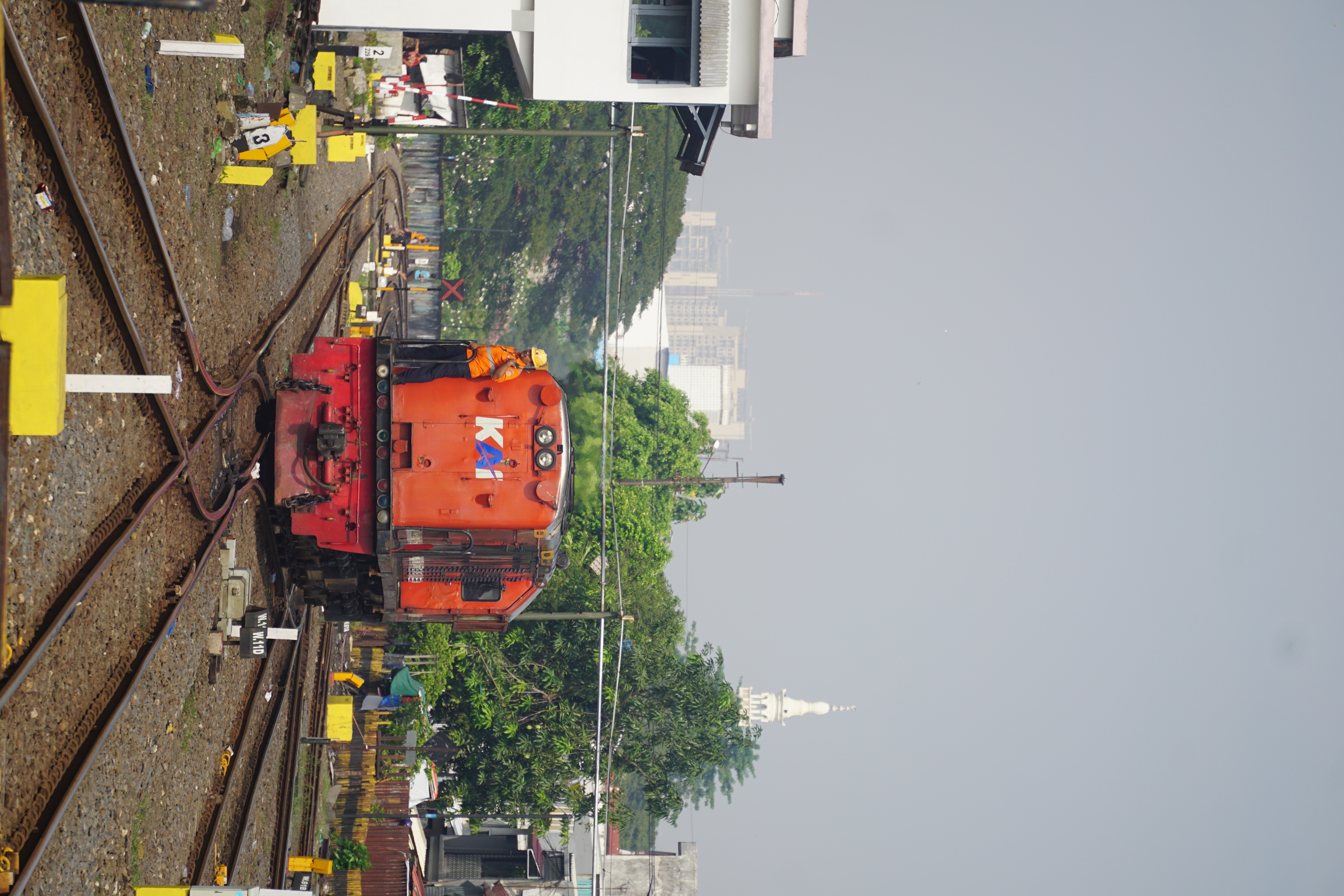 KLB Women berangkat dari stasiun sidoarjo