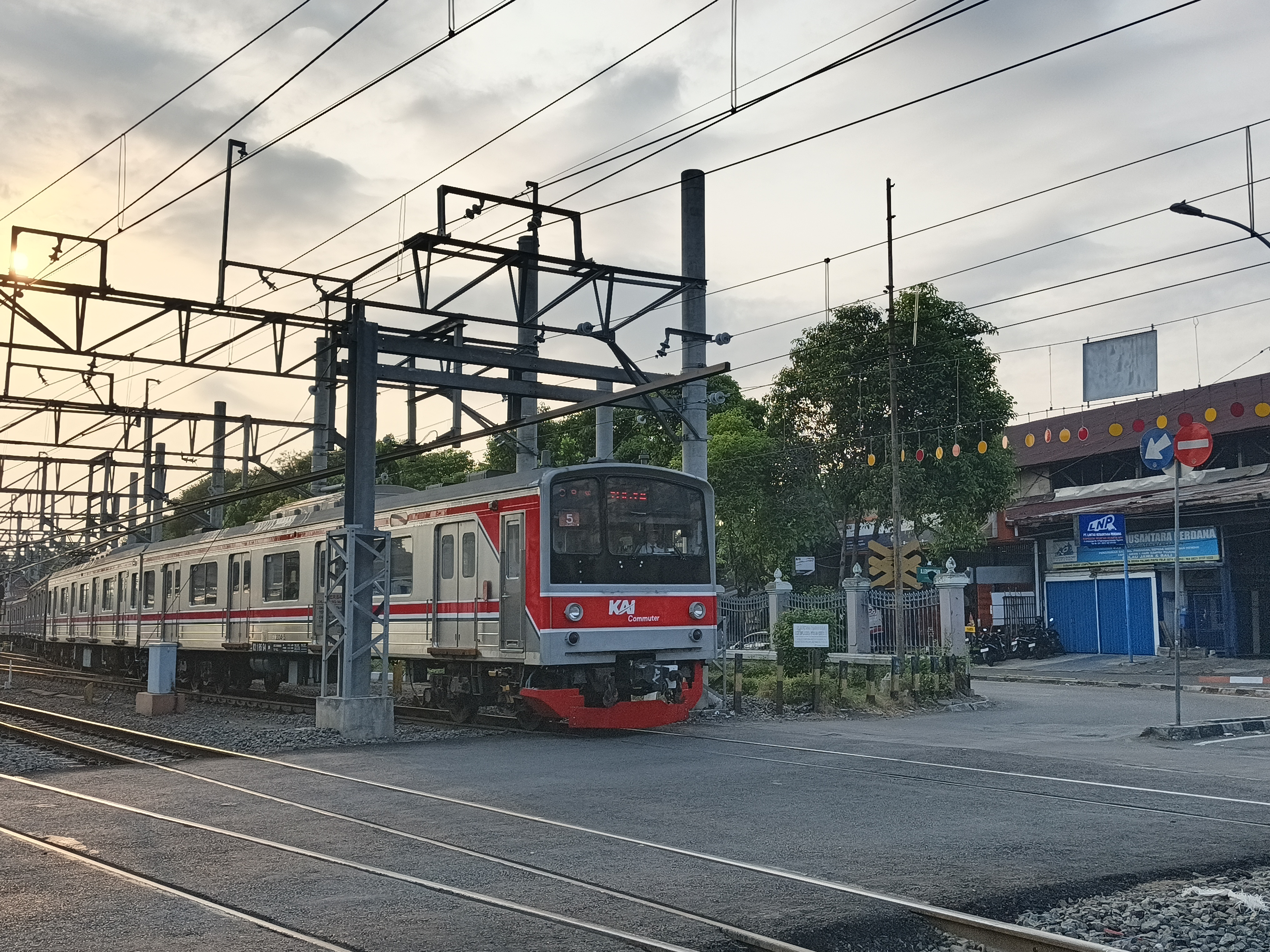 KRL JR 205-5 di St. Lempuyangan