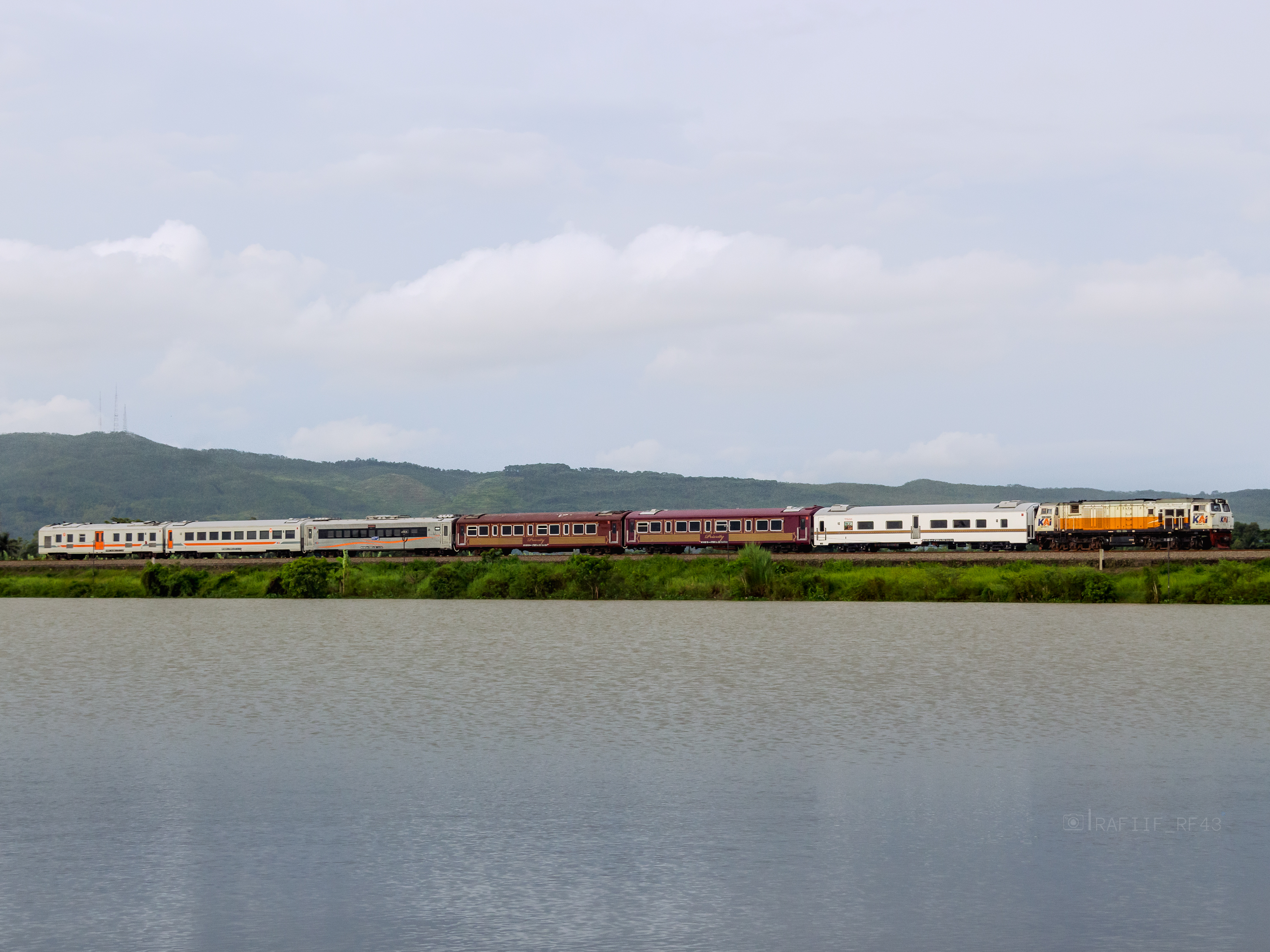 KLB Mewah KEMENIMIPAS RI menuju Kota Cilacap.