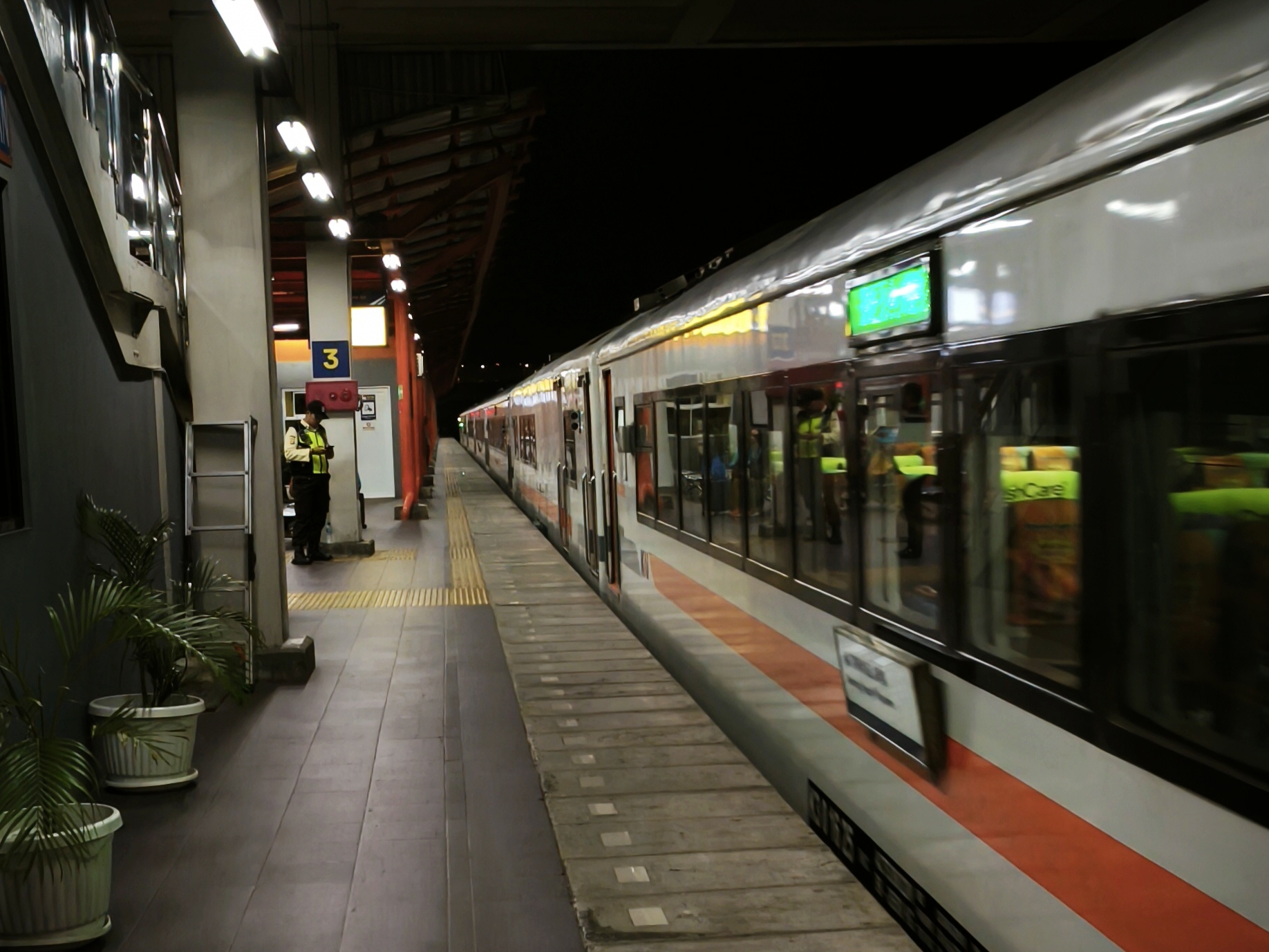 Kereta Api Tawang Jaya