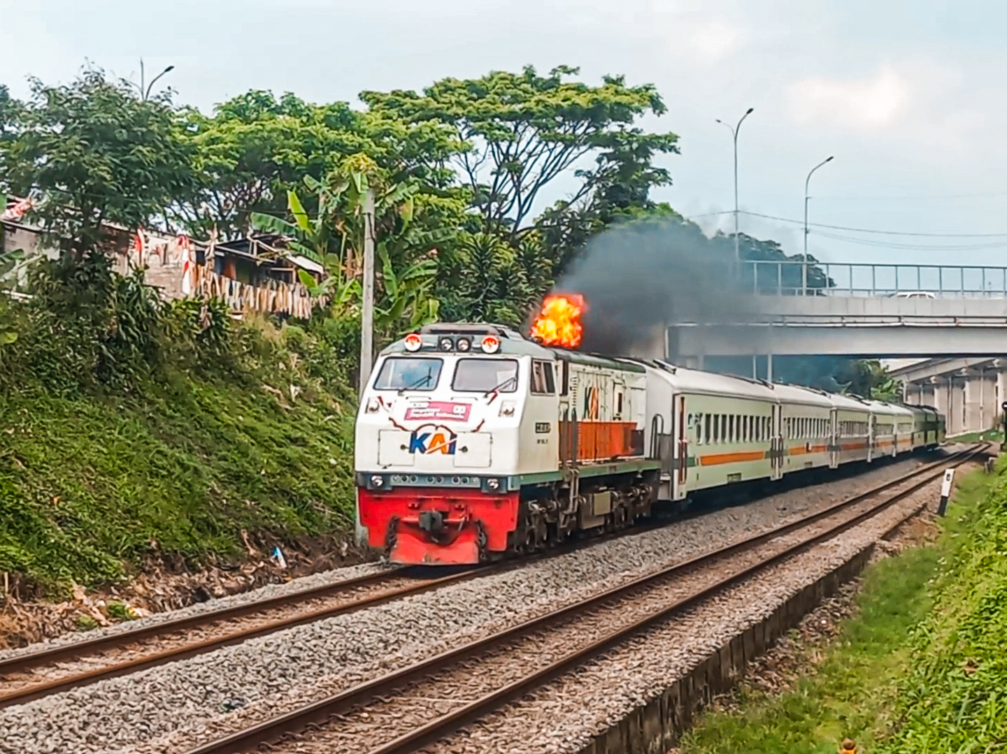 Sangarnya Nyala Api Dari Lokomotif