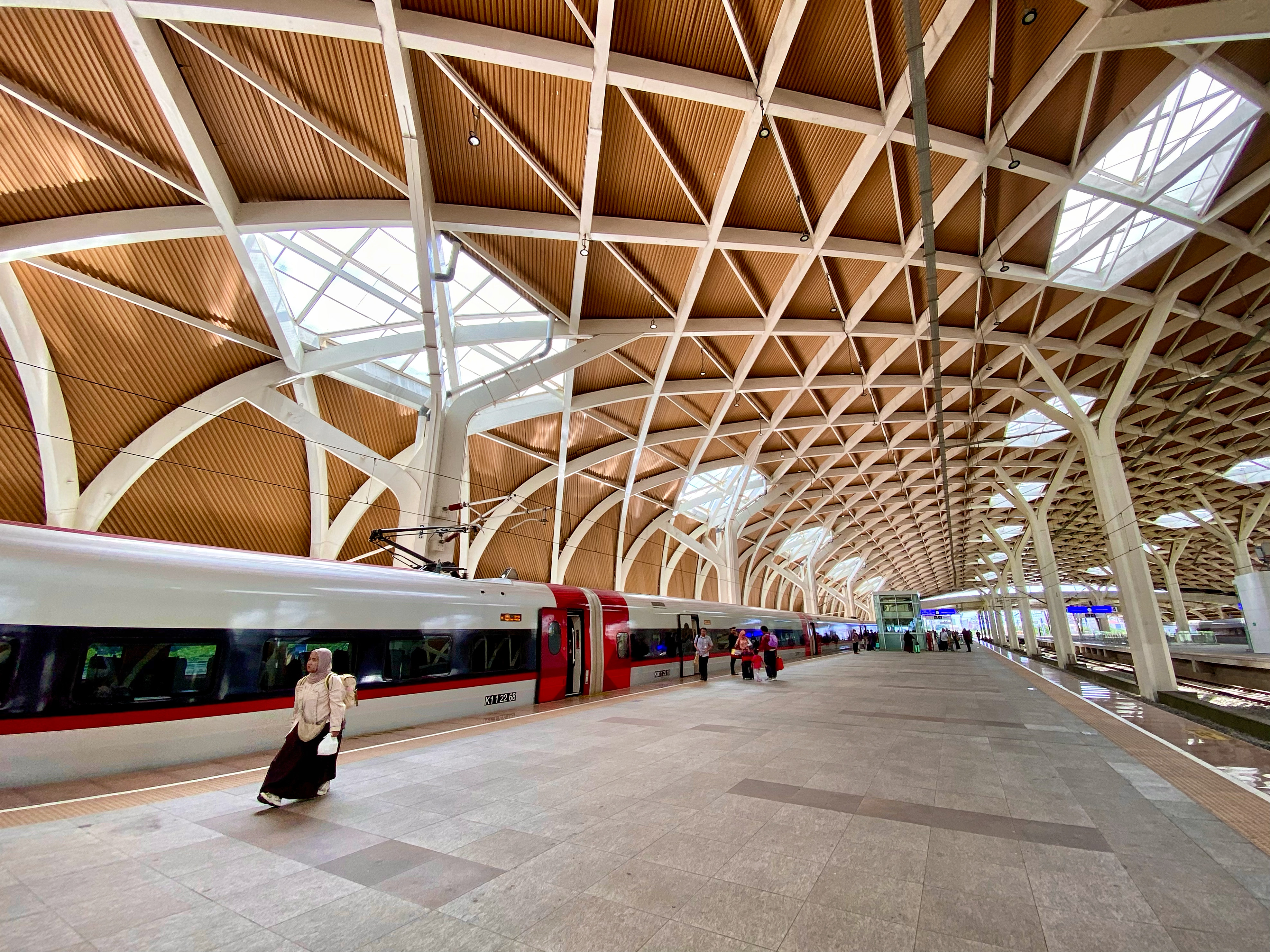 Arsitektur Atap Stasiun Halim