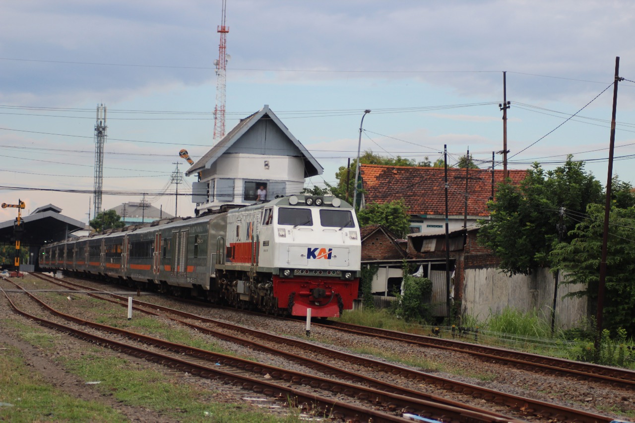 KA 249 Logawa Diberangkatkan dari Stasiun Sidoarjo menuju ke Pemberhentian Selanjutnya yaitu Bangil