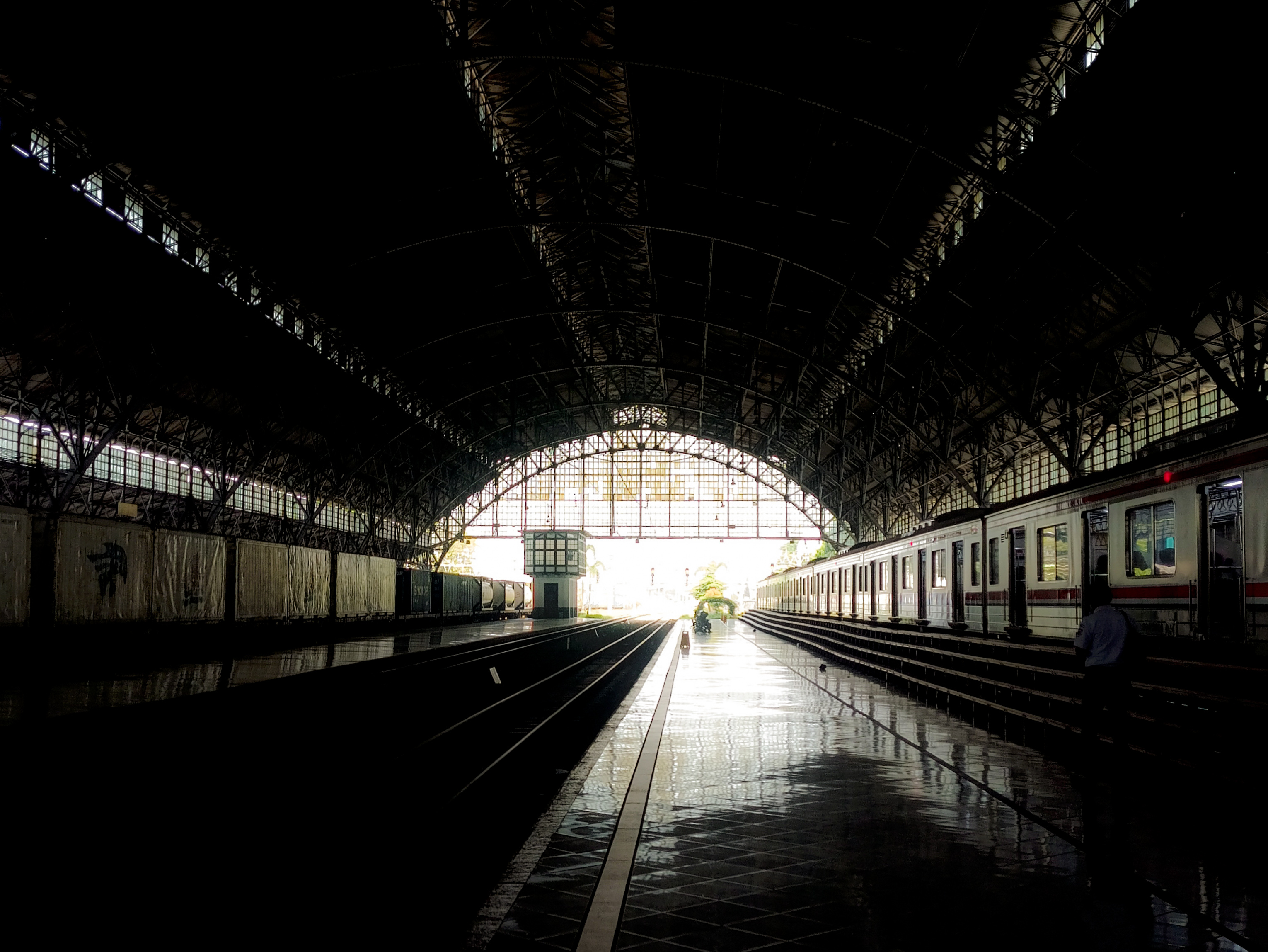 Keindahan dan Kemegahan Arsitektur Klasik Stasiun Tanjung Priok