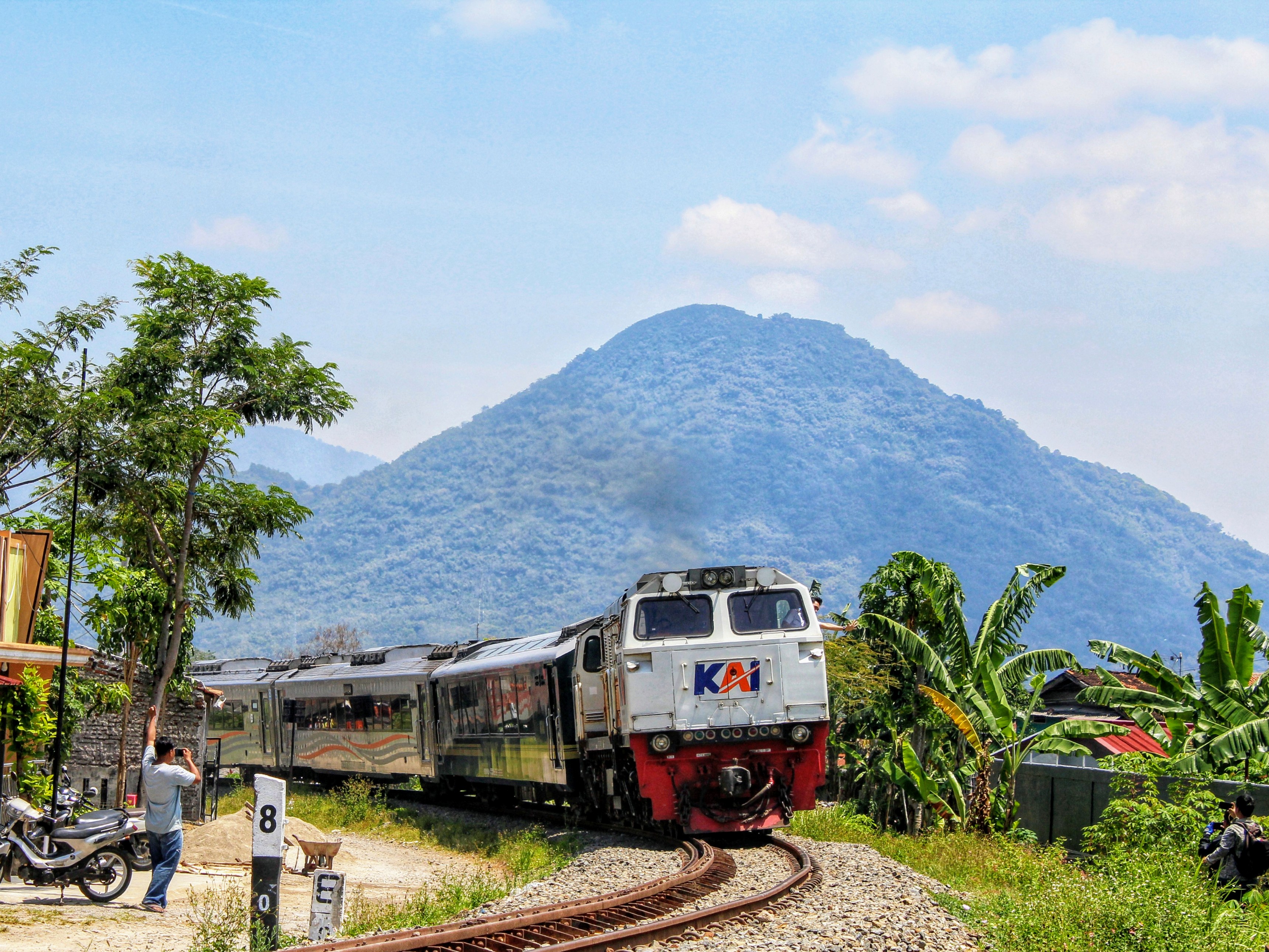 KA Papandayan Menikung Tajam di Jalur Percabangan