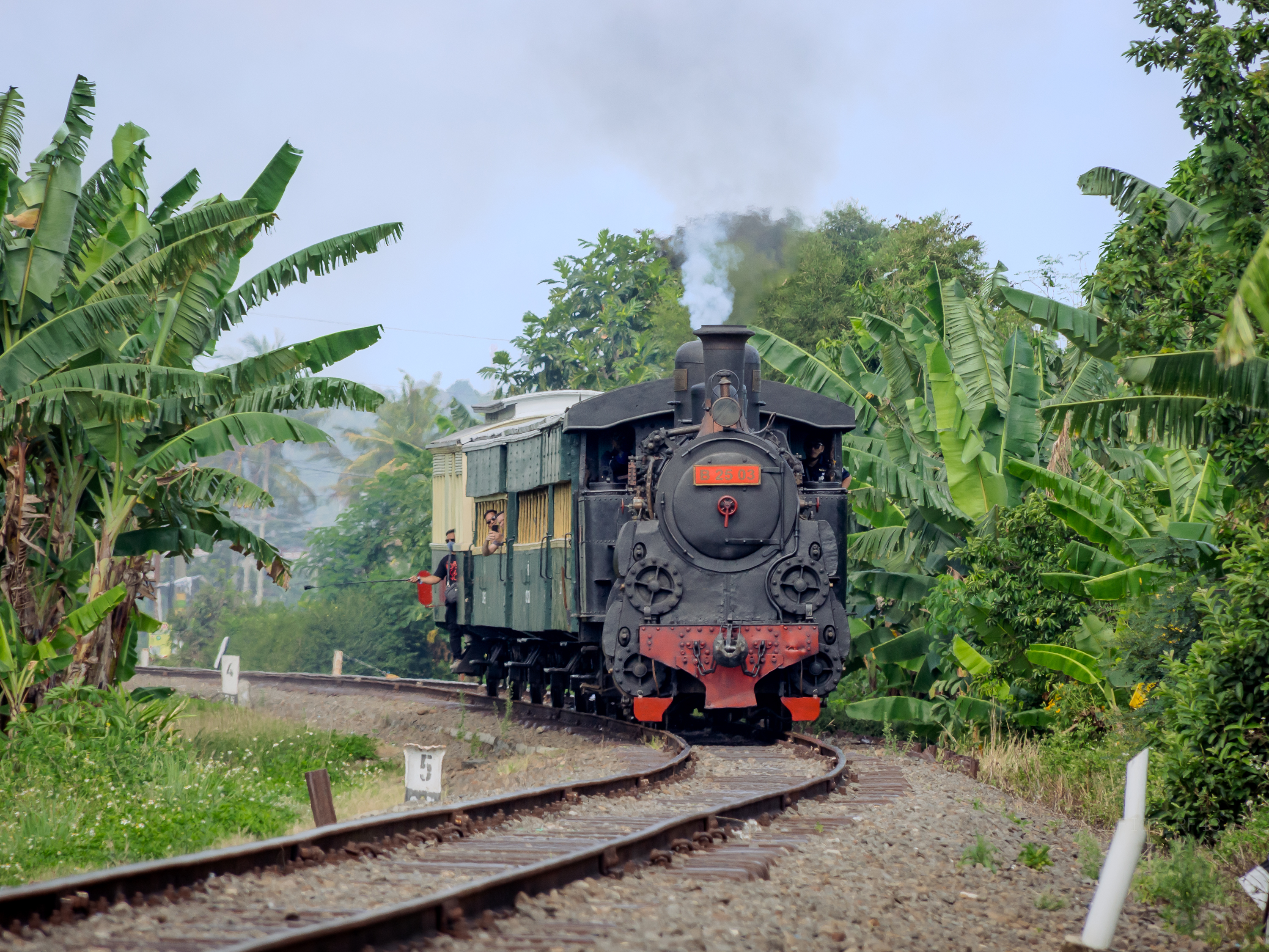 Perjalanan nostalgia melintasi masa bersama "Si Boni".