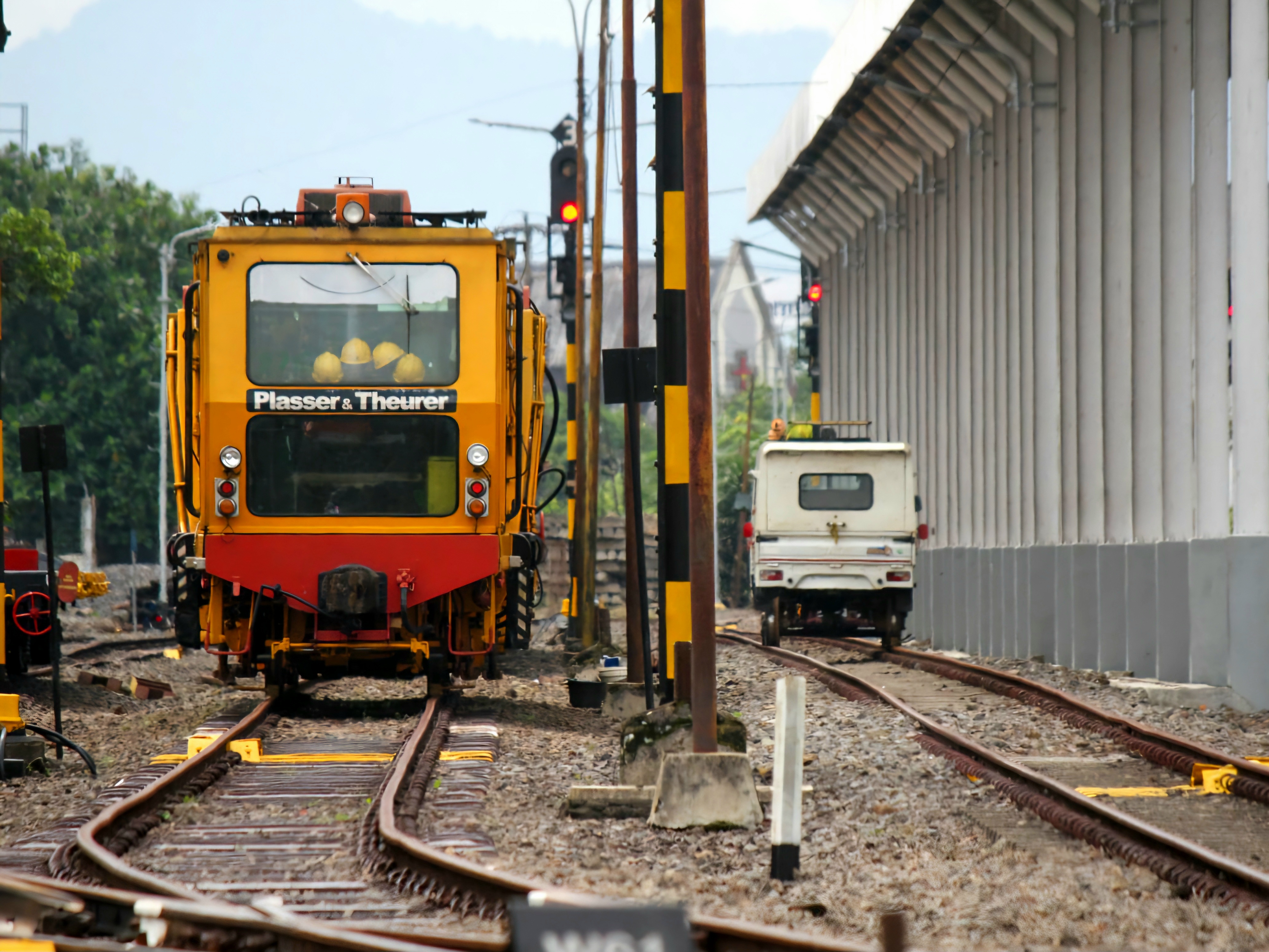 Sarana mtt perdampingan dengan lori kpj tata