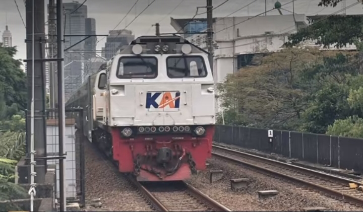 Kereta Argo Lawu Di Stasiun Cikini