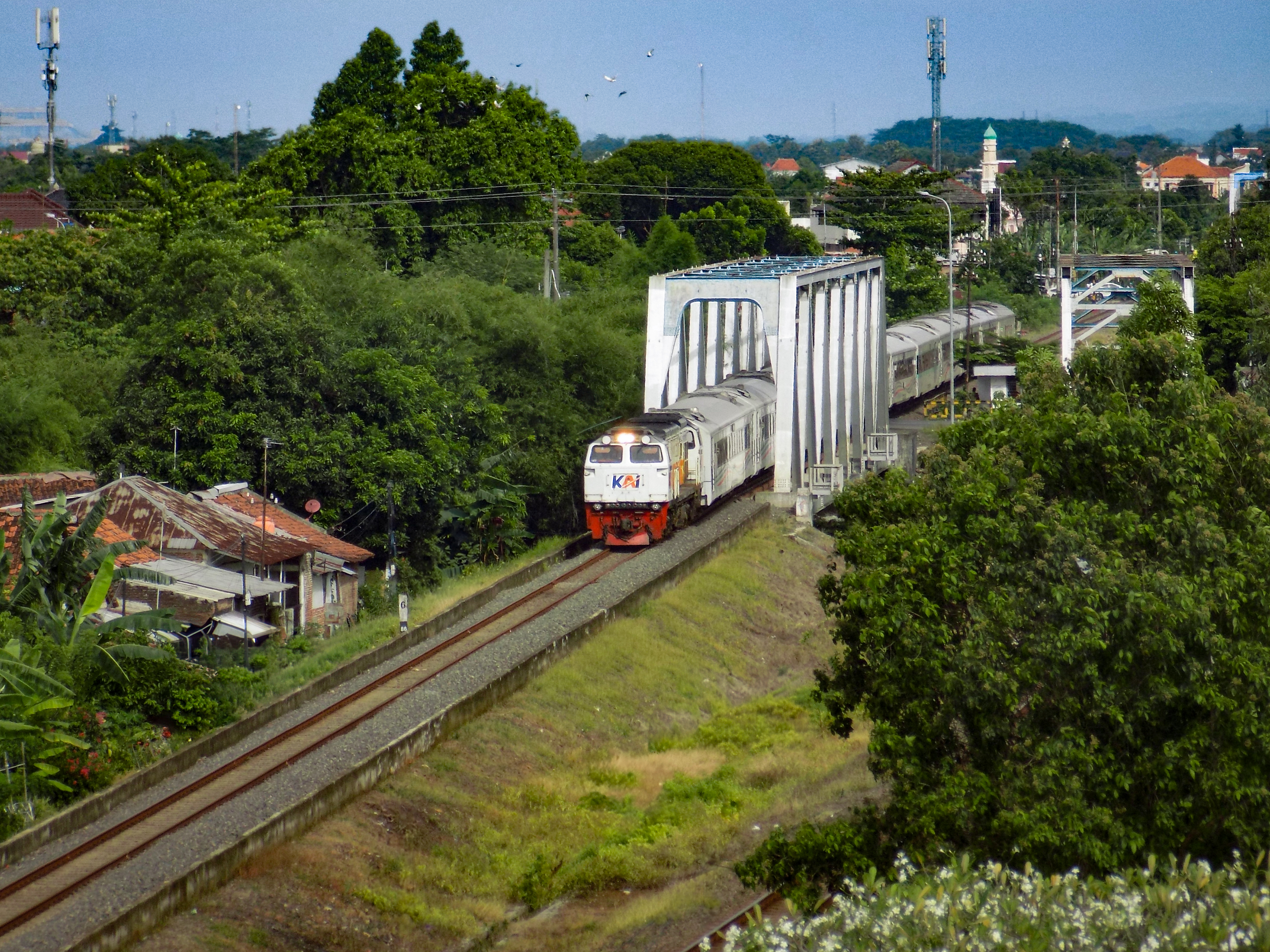 Ka Gunungjati Persiapan Masuk Stasiun Pekalongan