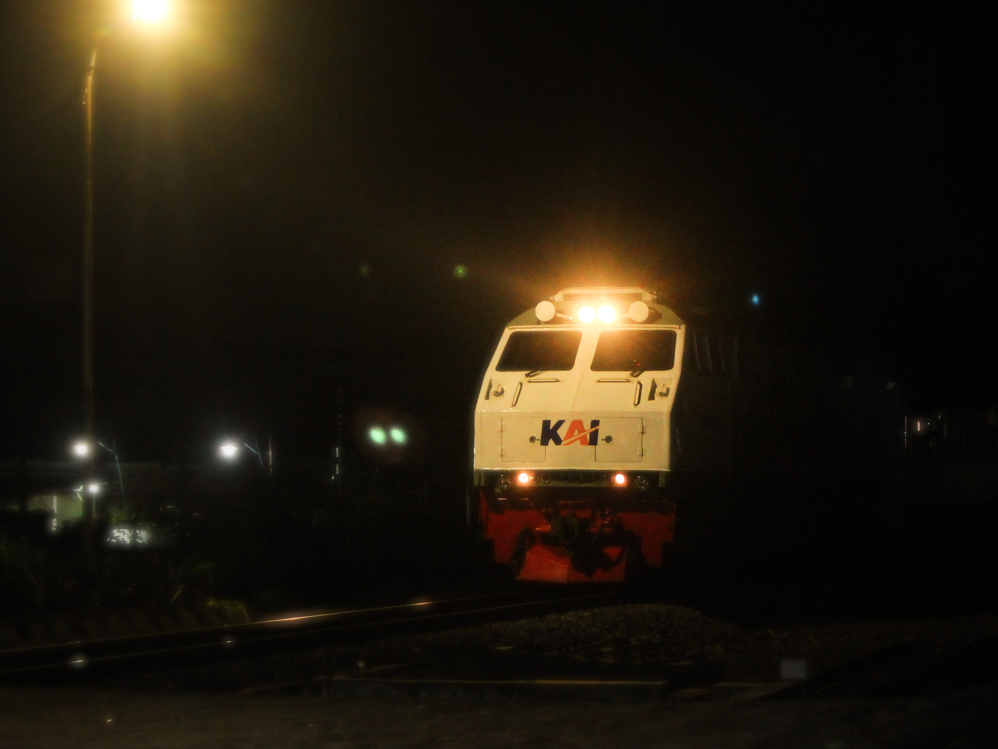 Kereta Lokal Dhoho Berangkat stasiun Mojokerto