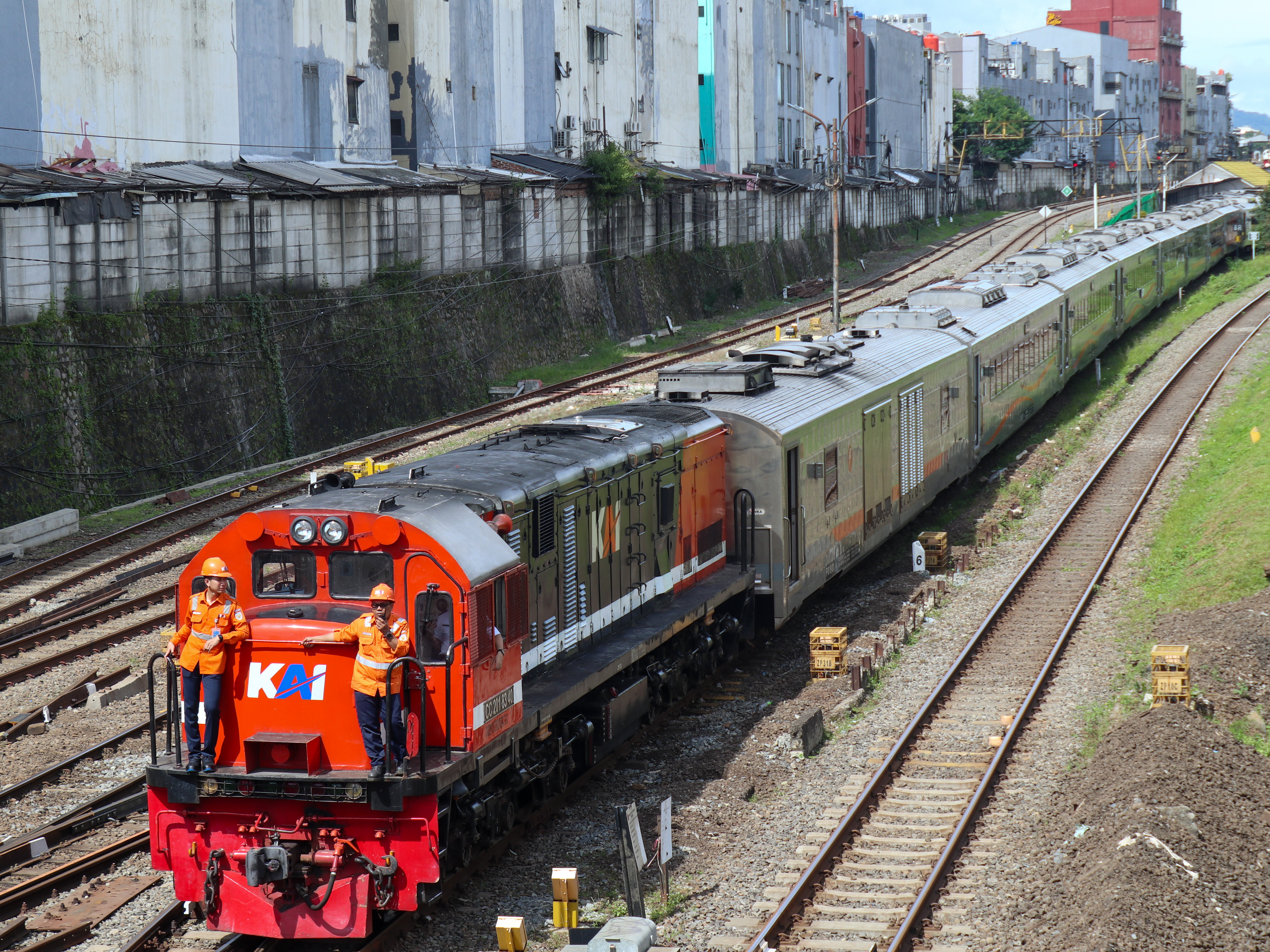 Memimpin Langsiran Rangkaian dengan Aman