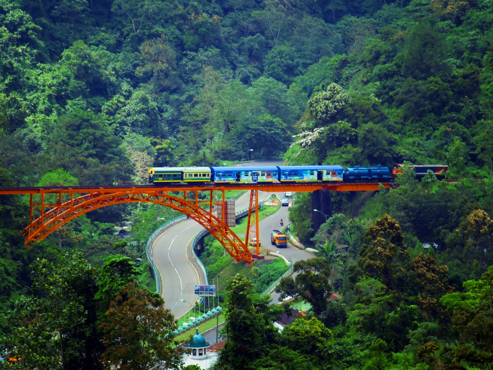 Terakhir melintas di Jembatan Merah