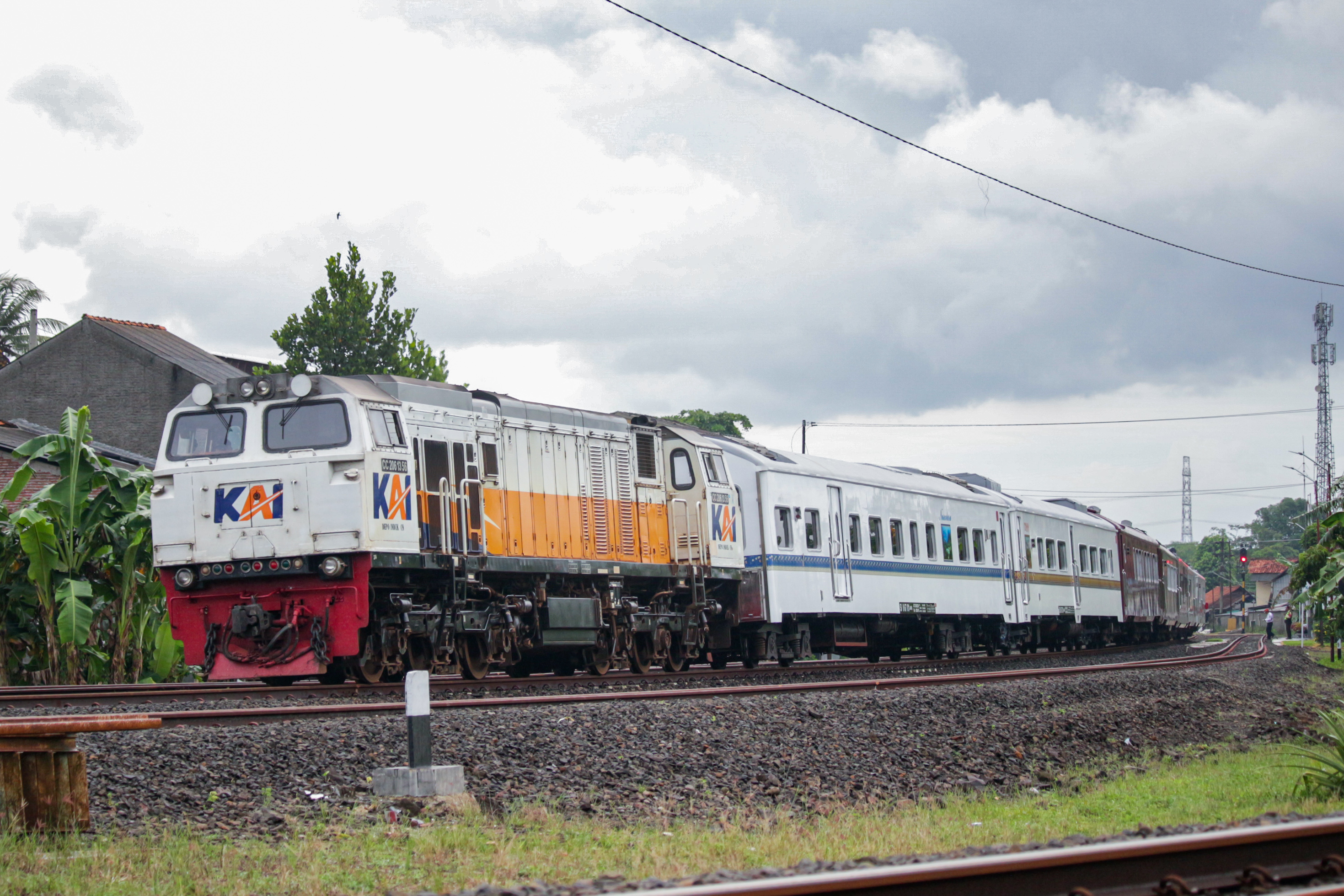Kereta Api Rombongan Kementerian Imigrasi dan Permasyarakatan relasi Cilacap-Gambir