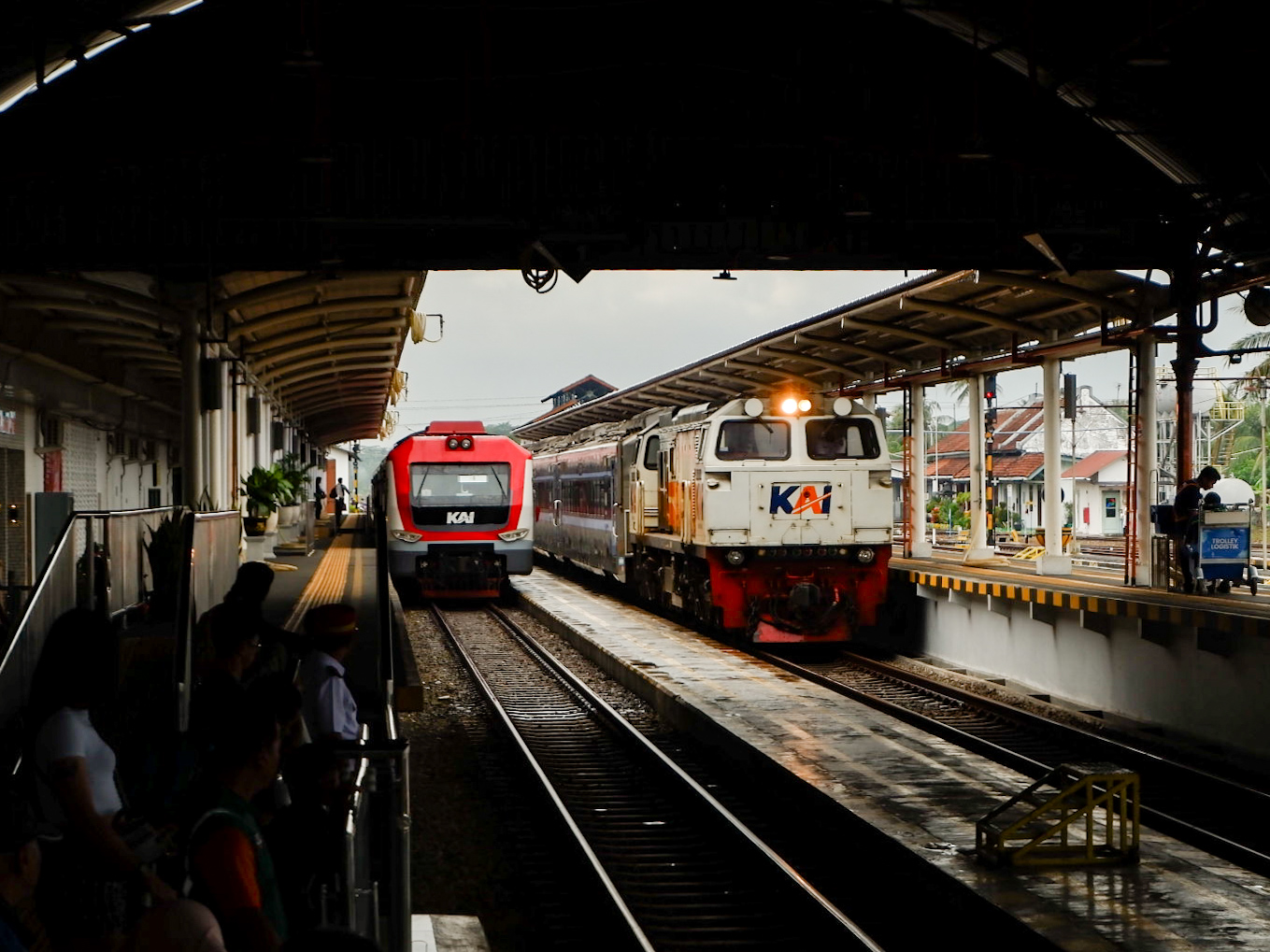 Kereta Lodaya Di Stasiun Kutoarjo