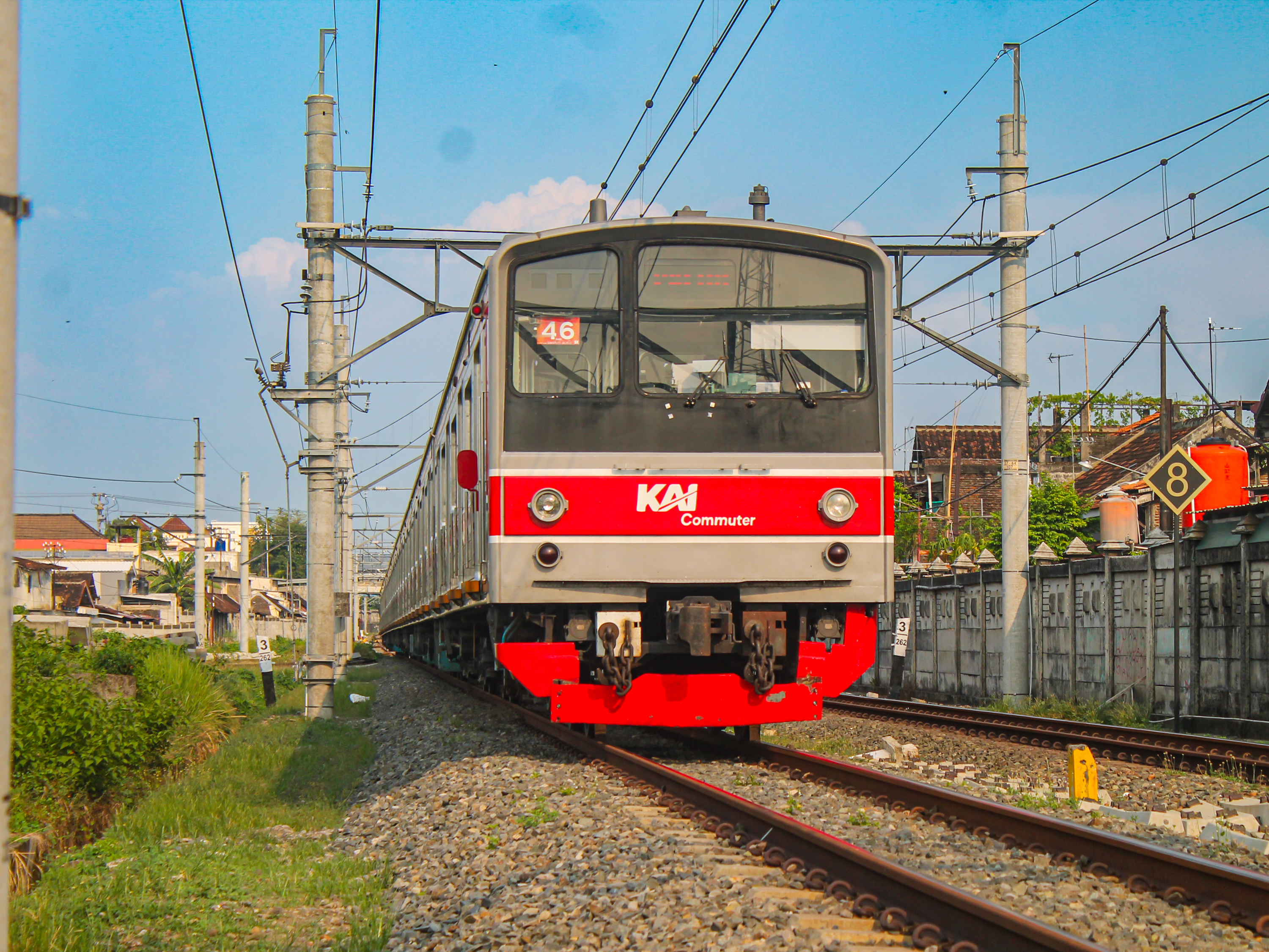 JR 205-46 sebagai KA 714 CL Palur berangkat dari Solo Balapan