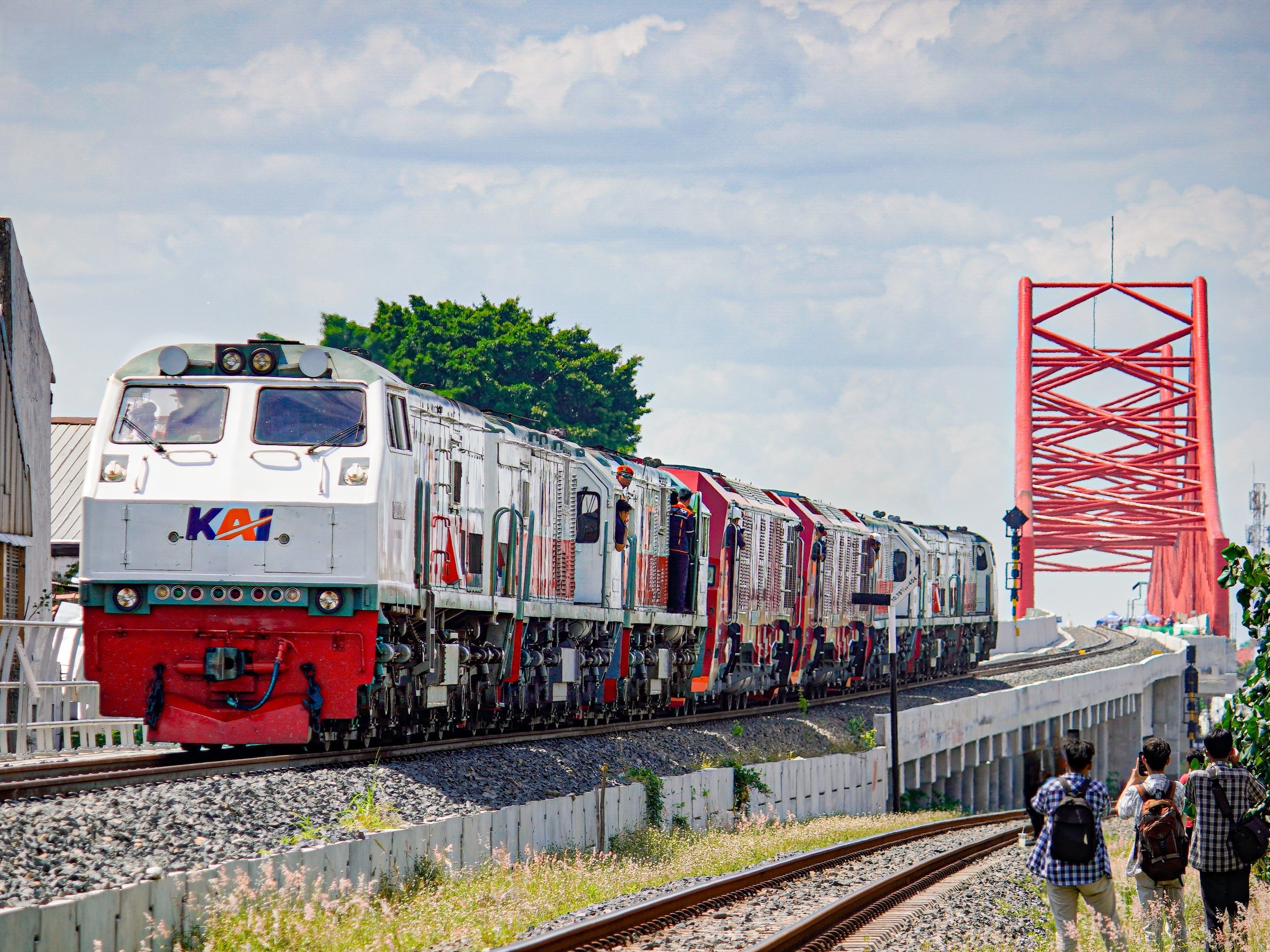 Tarik Menarik, Dorong Mendorong.