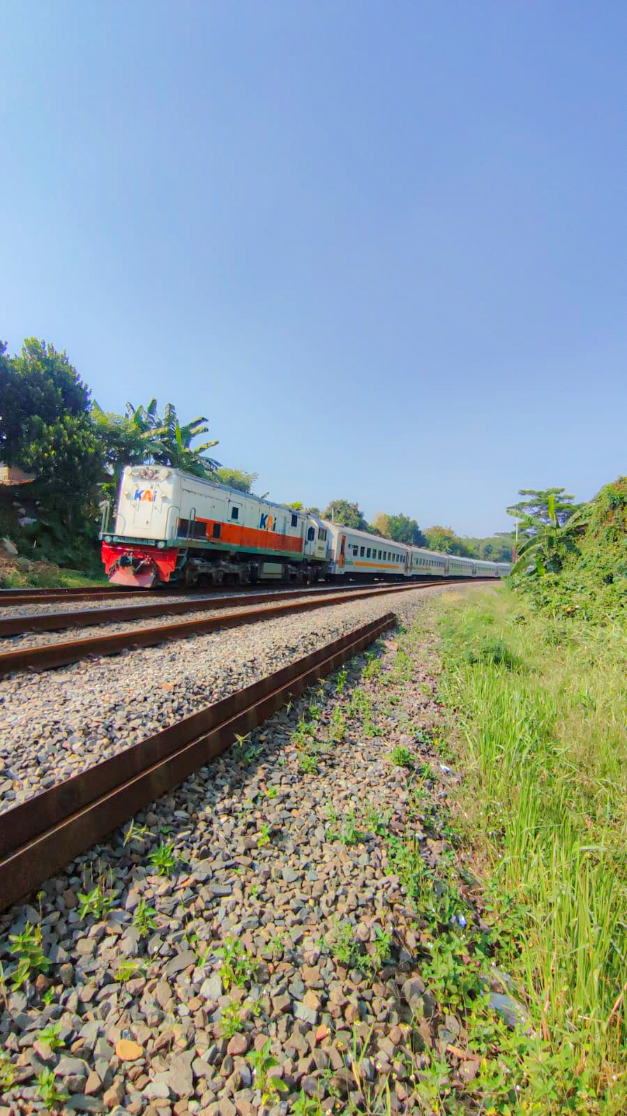 Kereta commuter line walahar