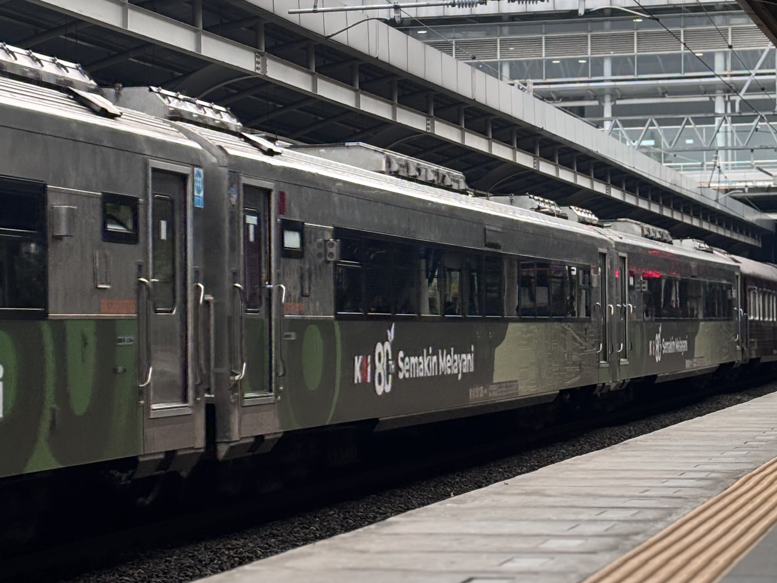 Gerbong ka Parahyangan yng ke 80 thn semakin melayani