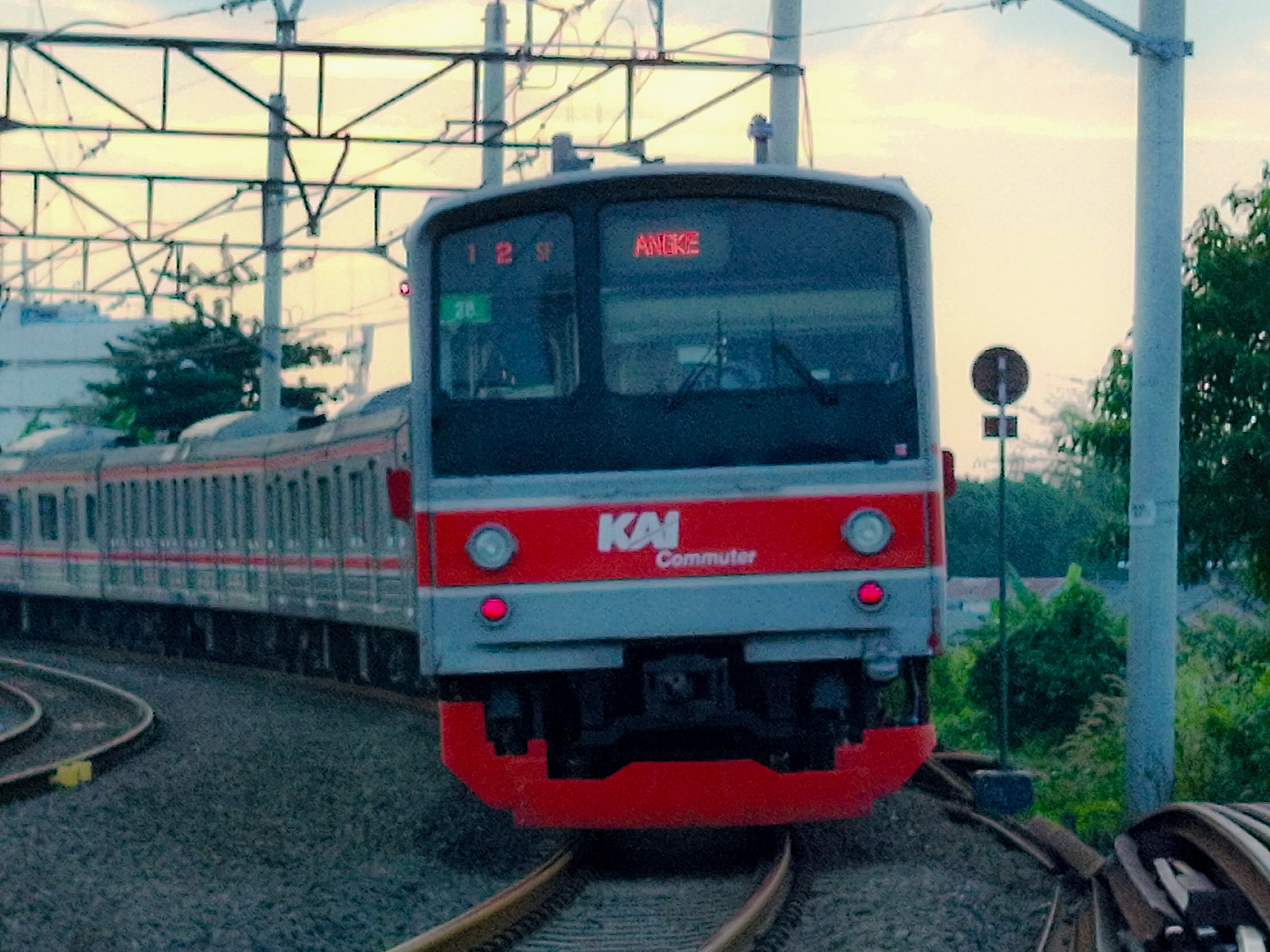 KRL Commuter disaat senja