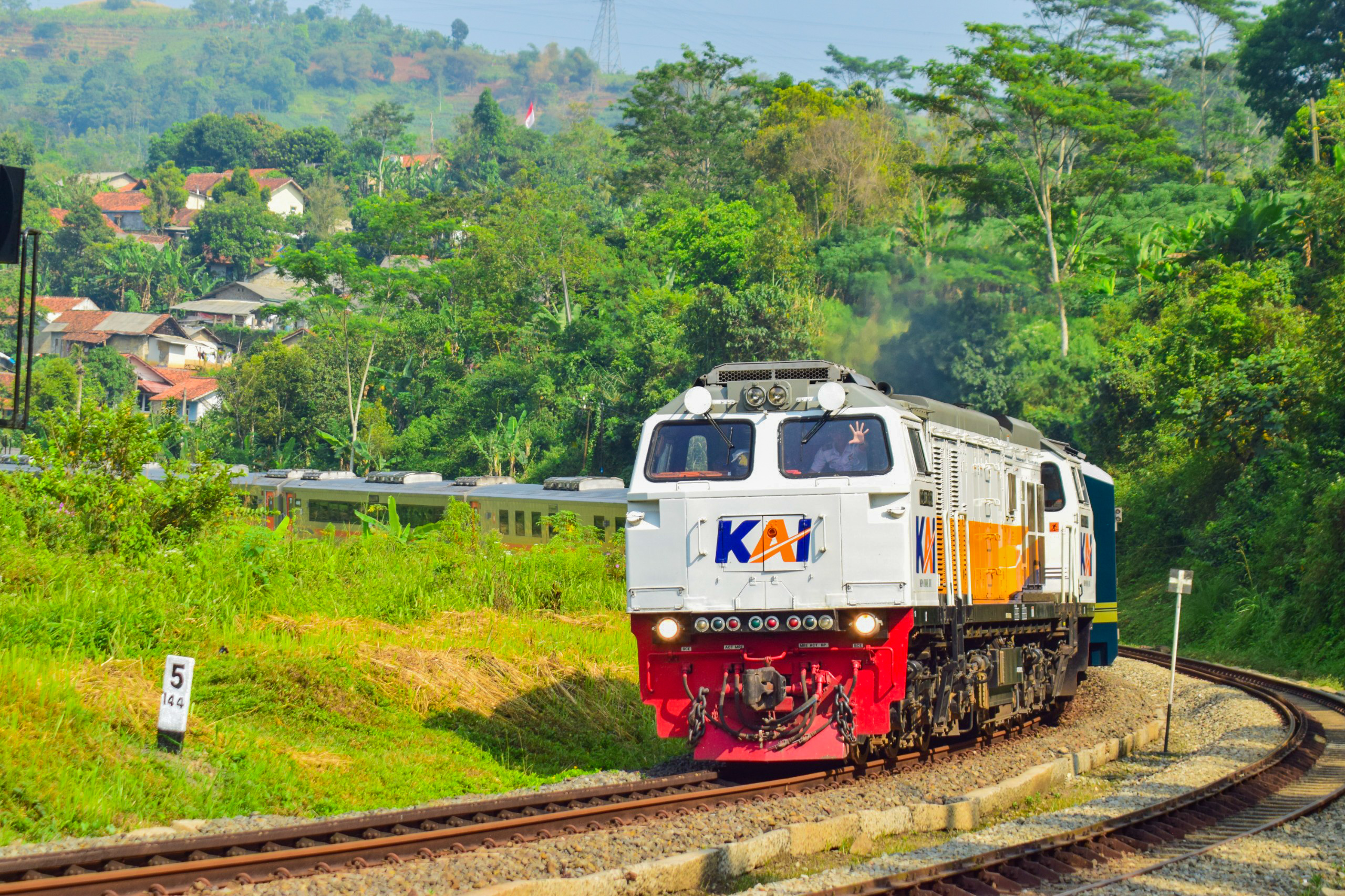 Kereta Papandayan Di Stasiun Sasaksaat