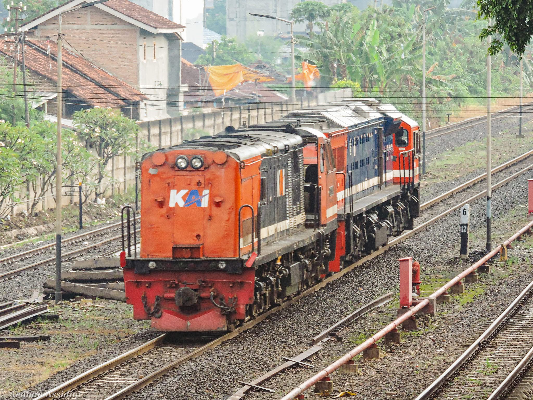 Beda pabrik satu Tujuan, EMD Dan GE