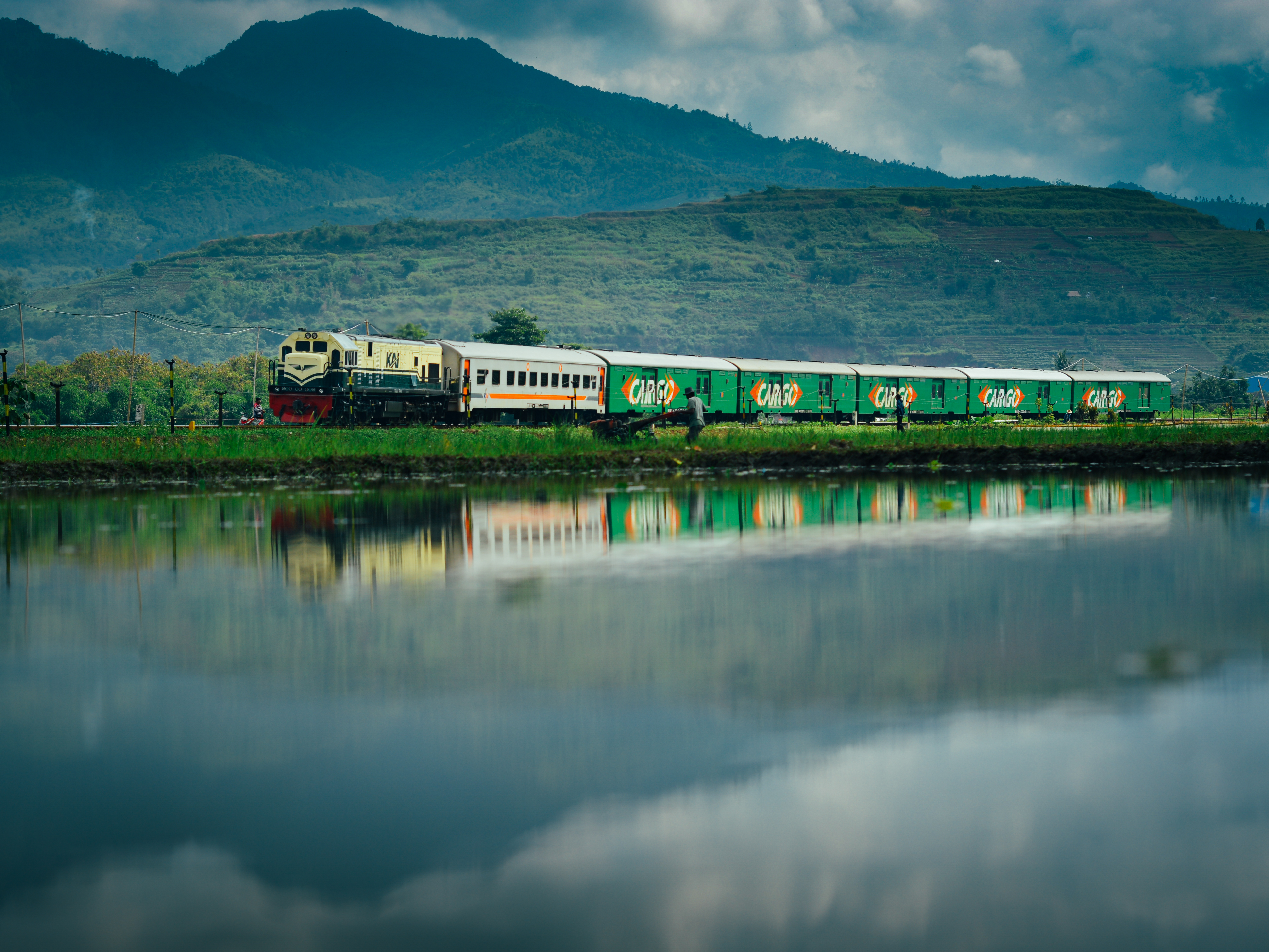 CC 201 77 17, KA Parcel Selatan melewati tiber Cicalengka