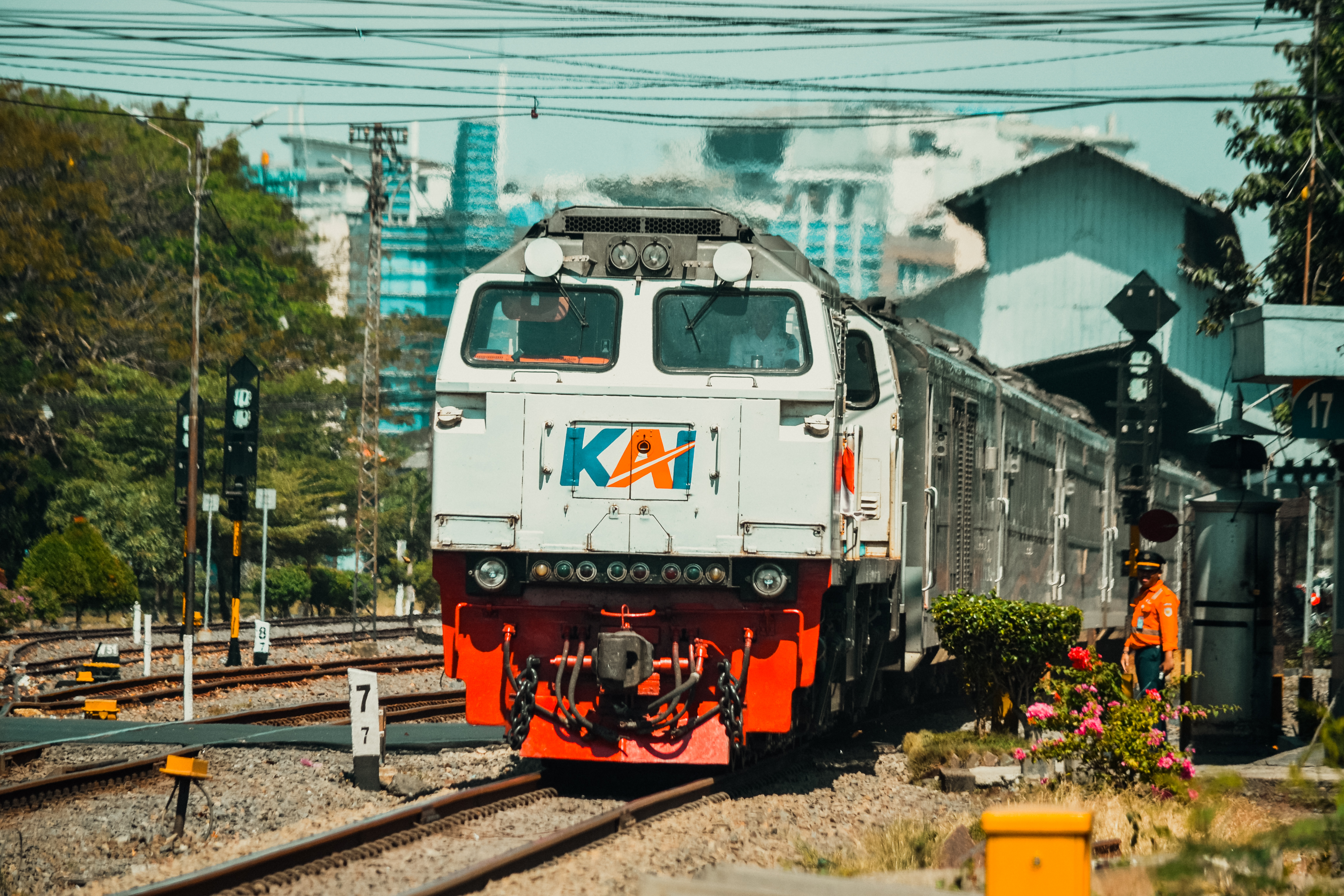 Kereta Sancaka Melintas Langsung Di Stasiun Wonokromo